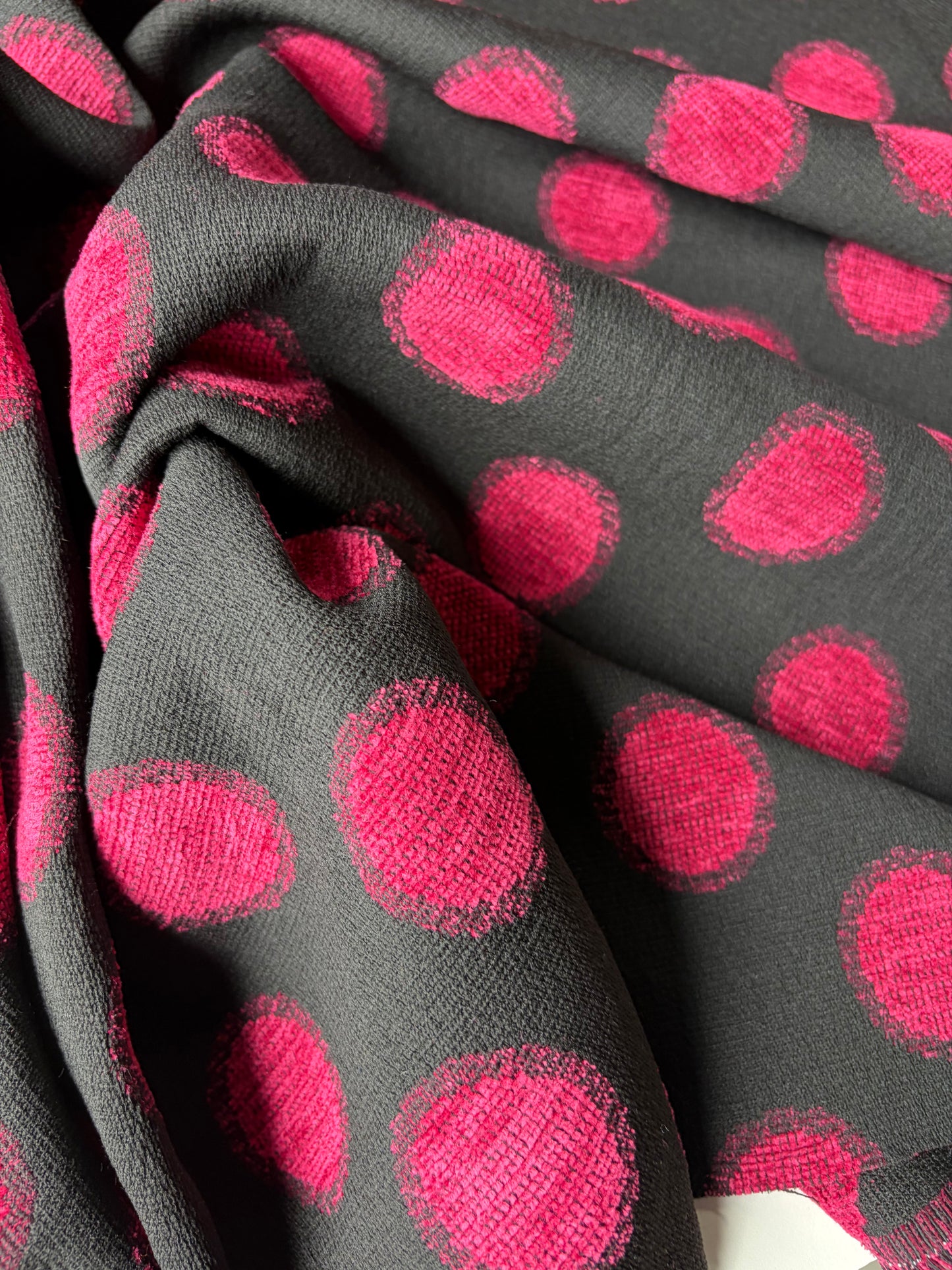 TOTO 039 heavy chenille jacquard fuchsia dots