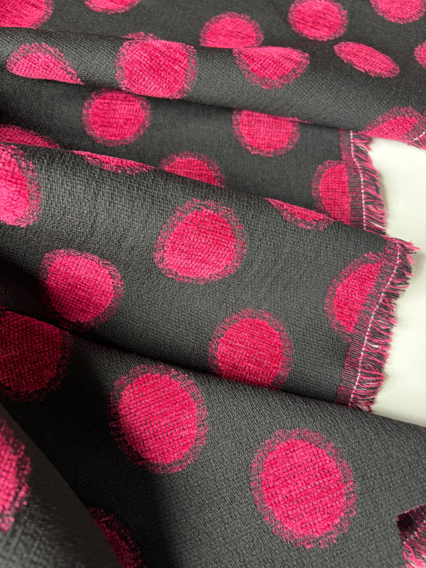 TOTO 039 heavy chenille jacquard fuchsia dots