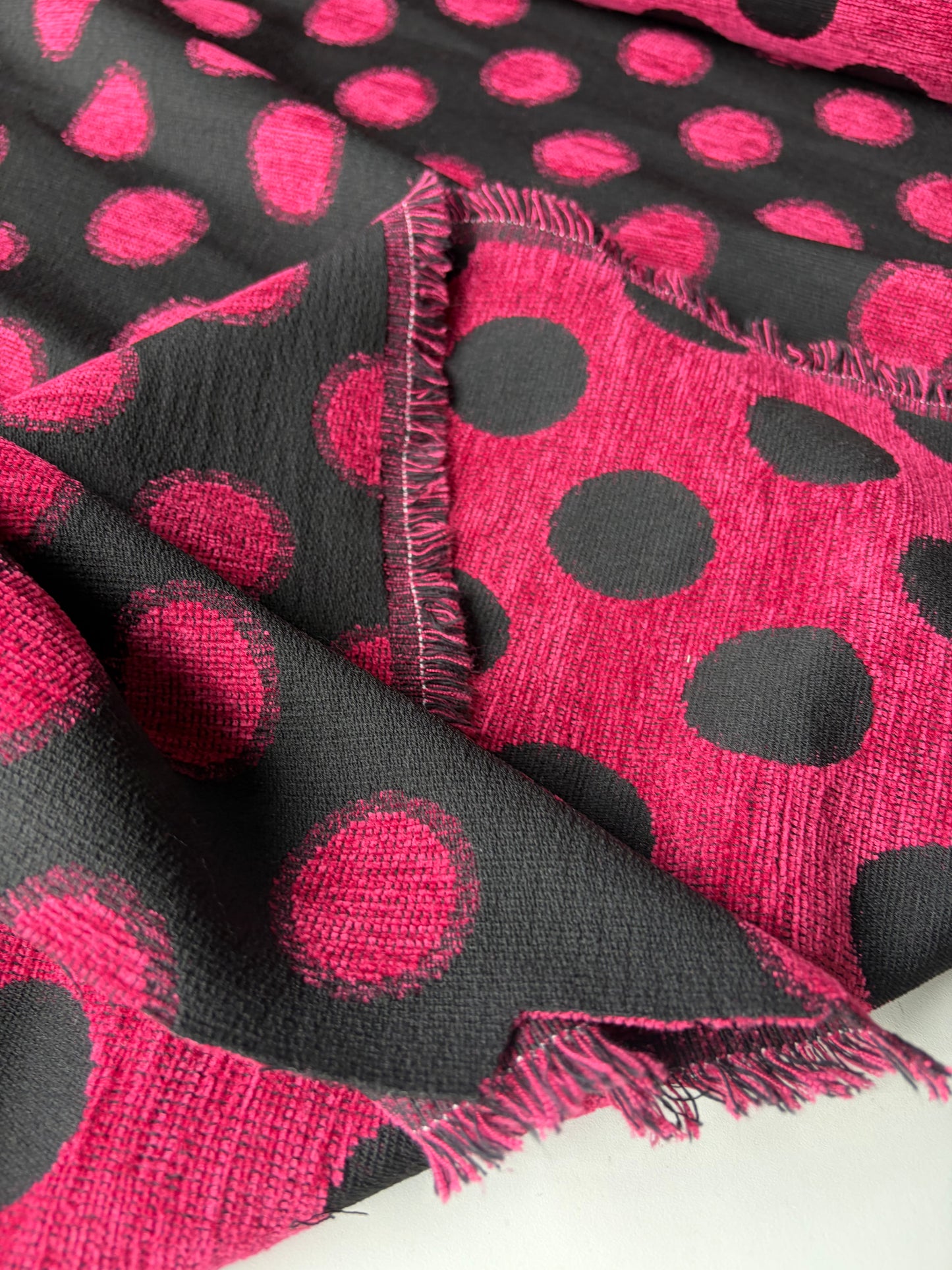 TOTO 039 heavy chenille jacquard fuchsia dots