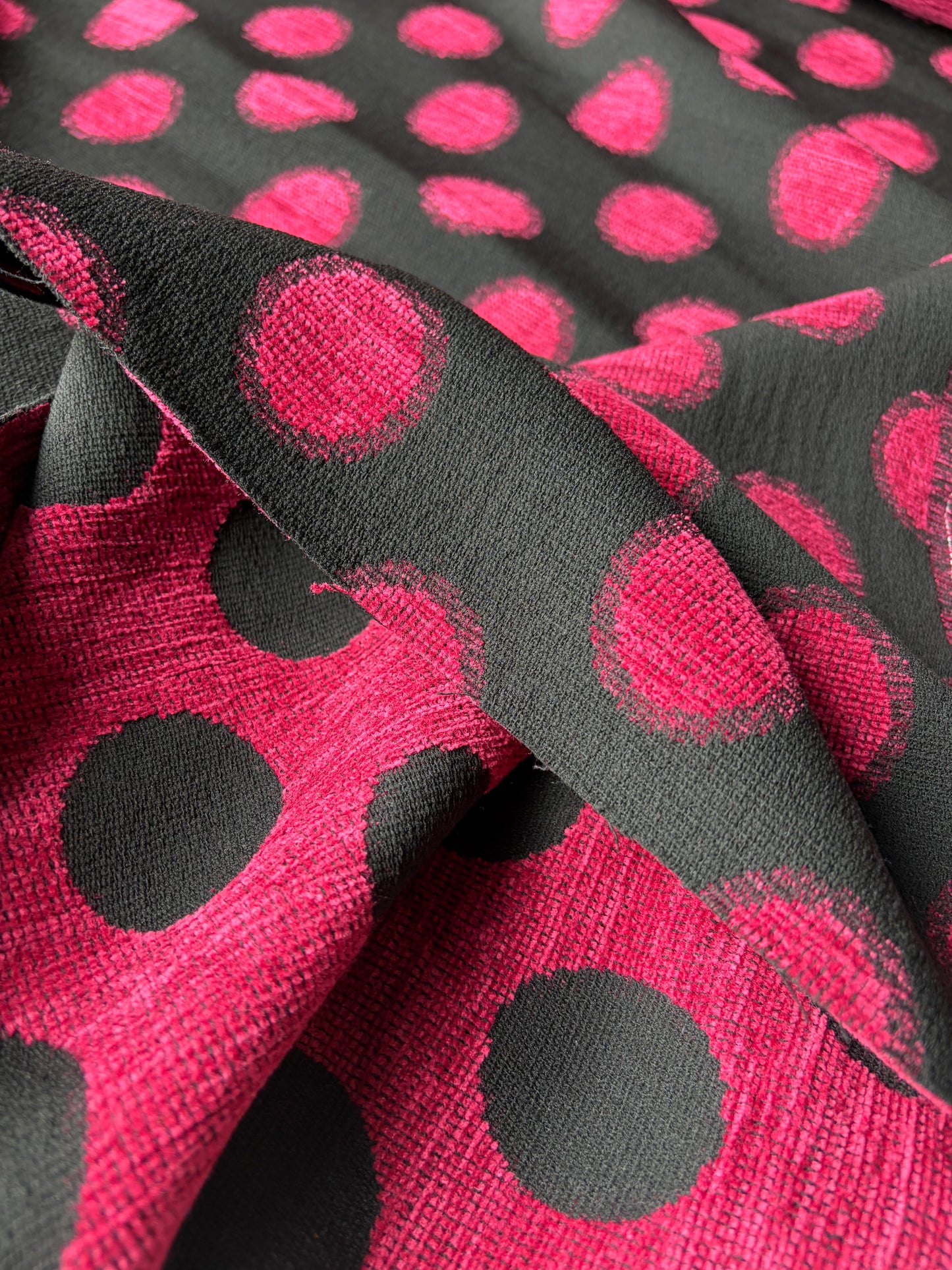 TOTO 039 heavy chenille jacquard fuchsia dots