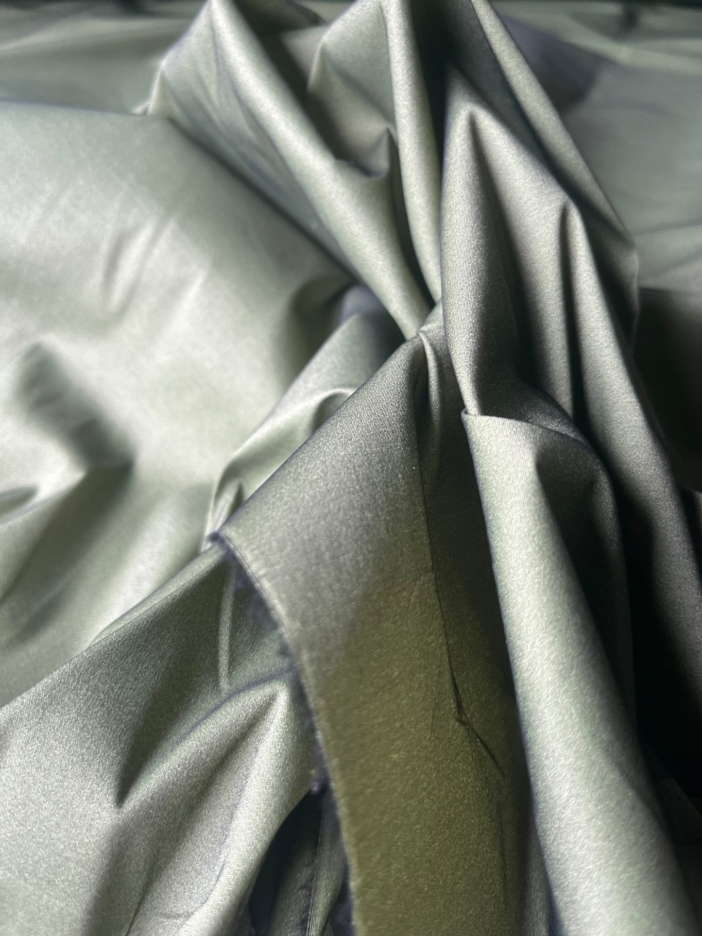 BACCHUS 020 stretch moss green changeant