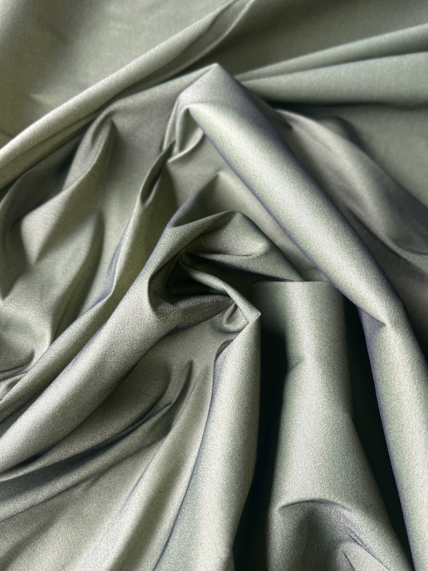 BACCHUS 020 stretch moss green changeant