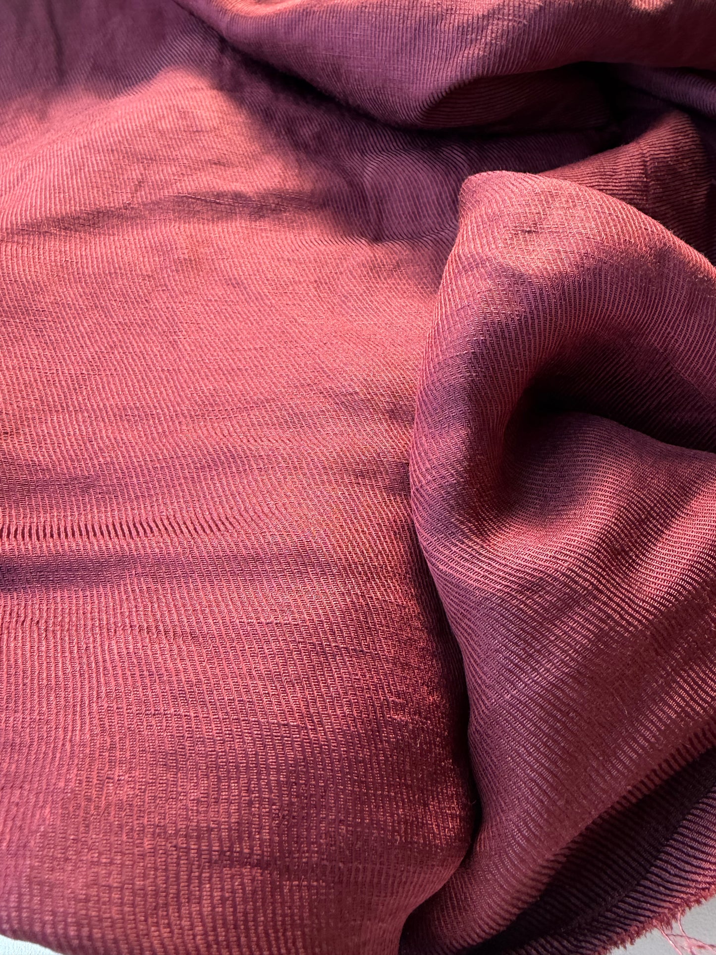 TOTO 048 linen/viscose twill burgundy