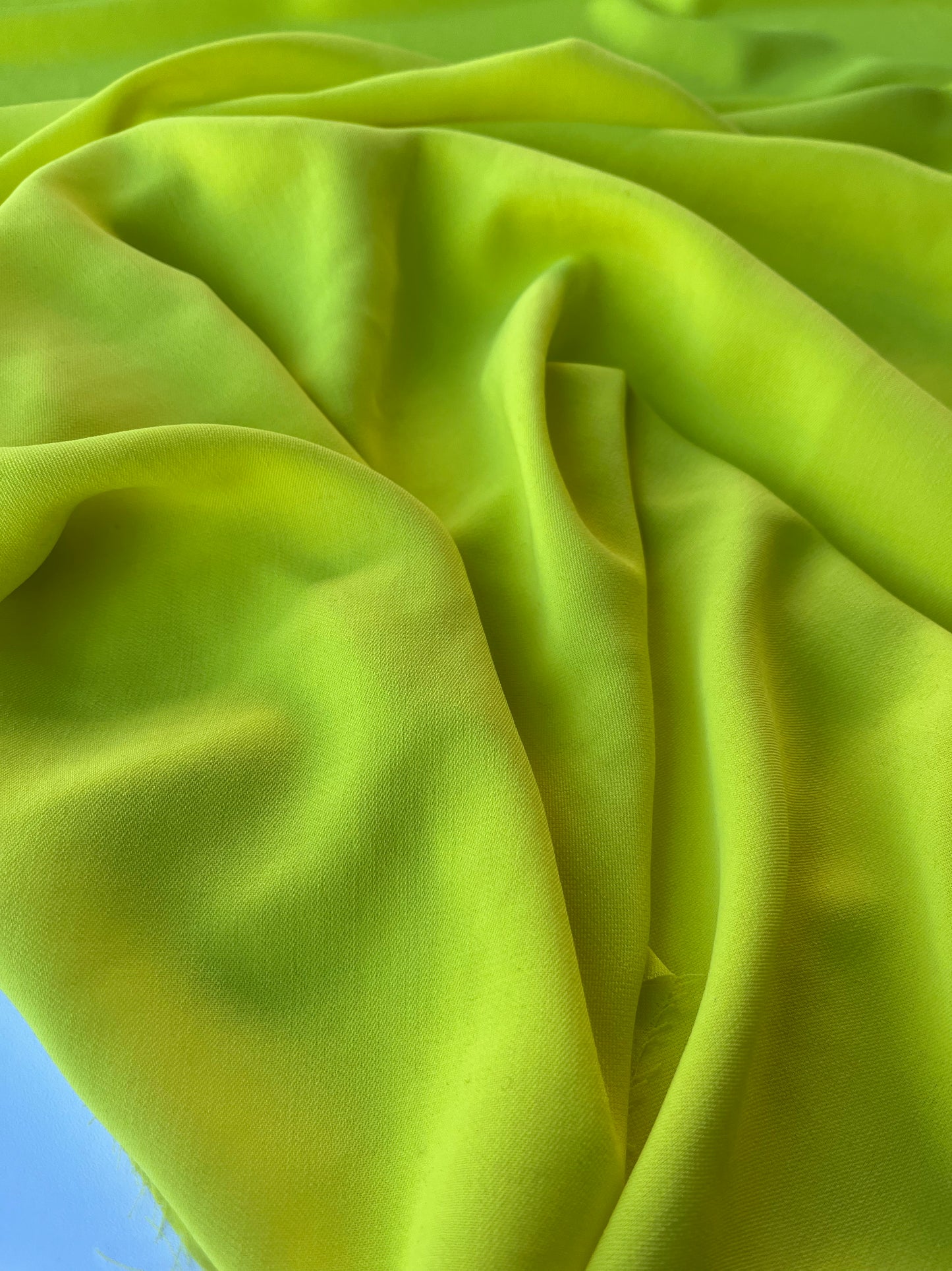 NENA 006 light crêpe bright yellow