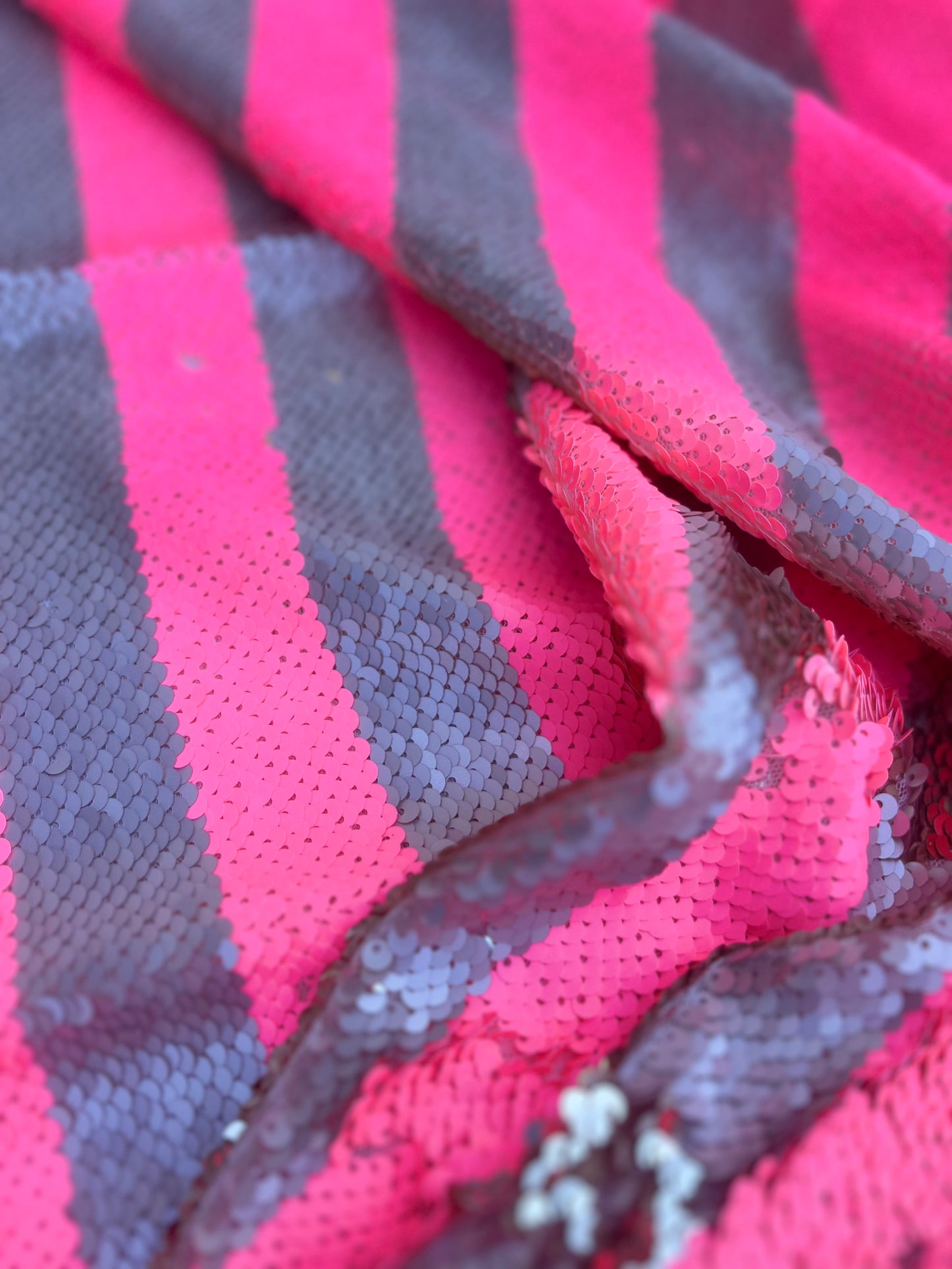 NENA 014 mesh sequins pink fluo stripes
