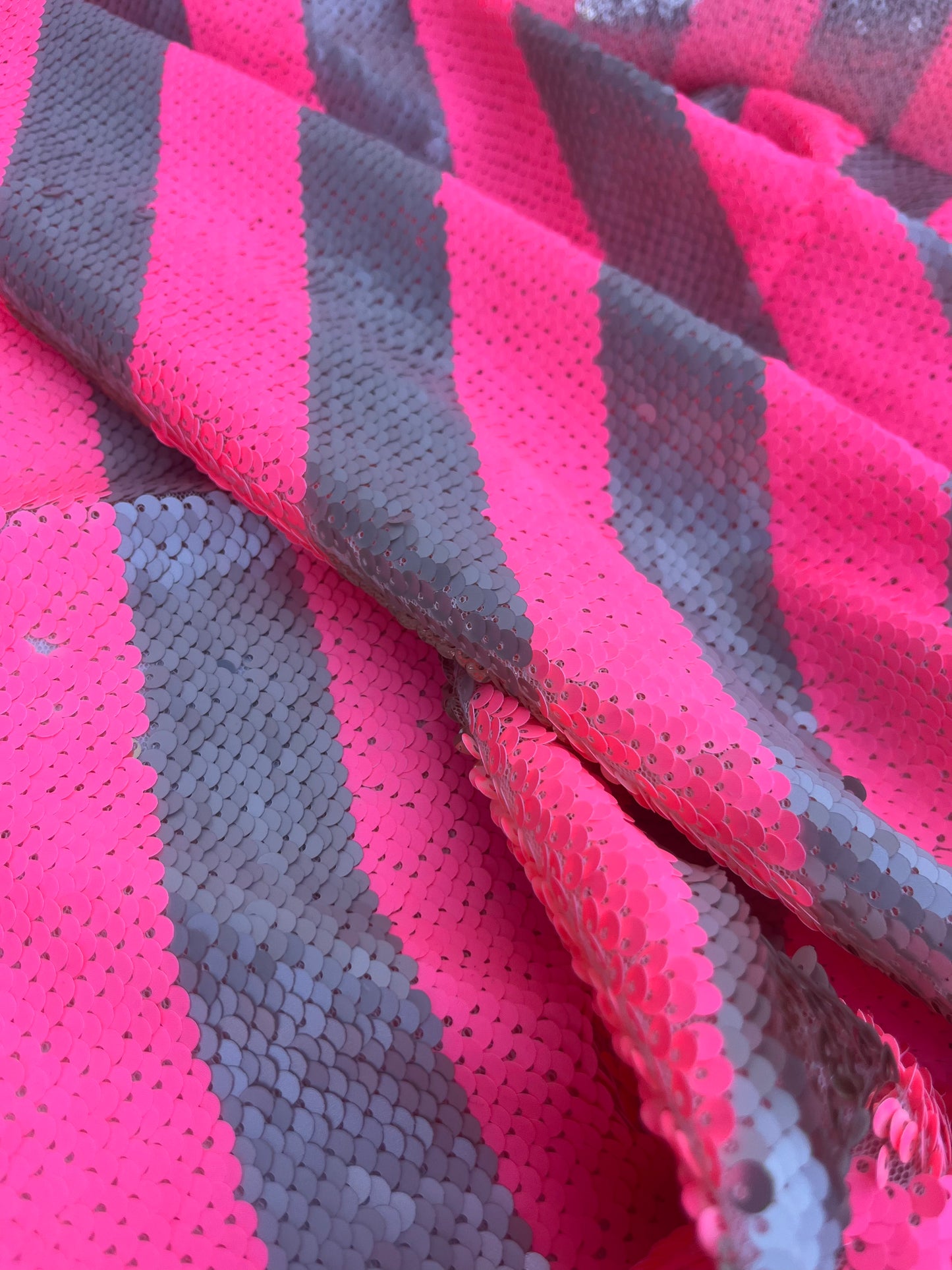 NENA 014 mesh sequins pink fluo stripes
