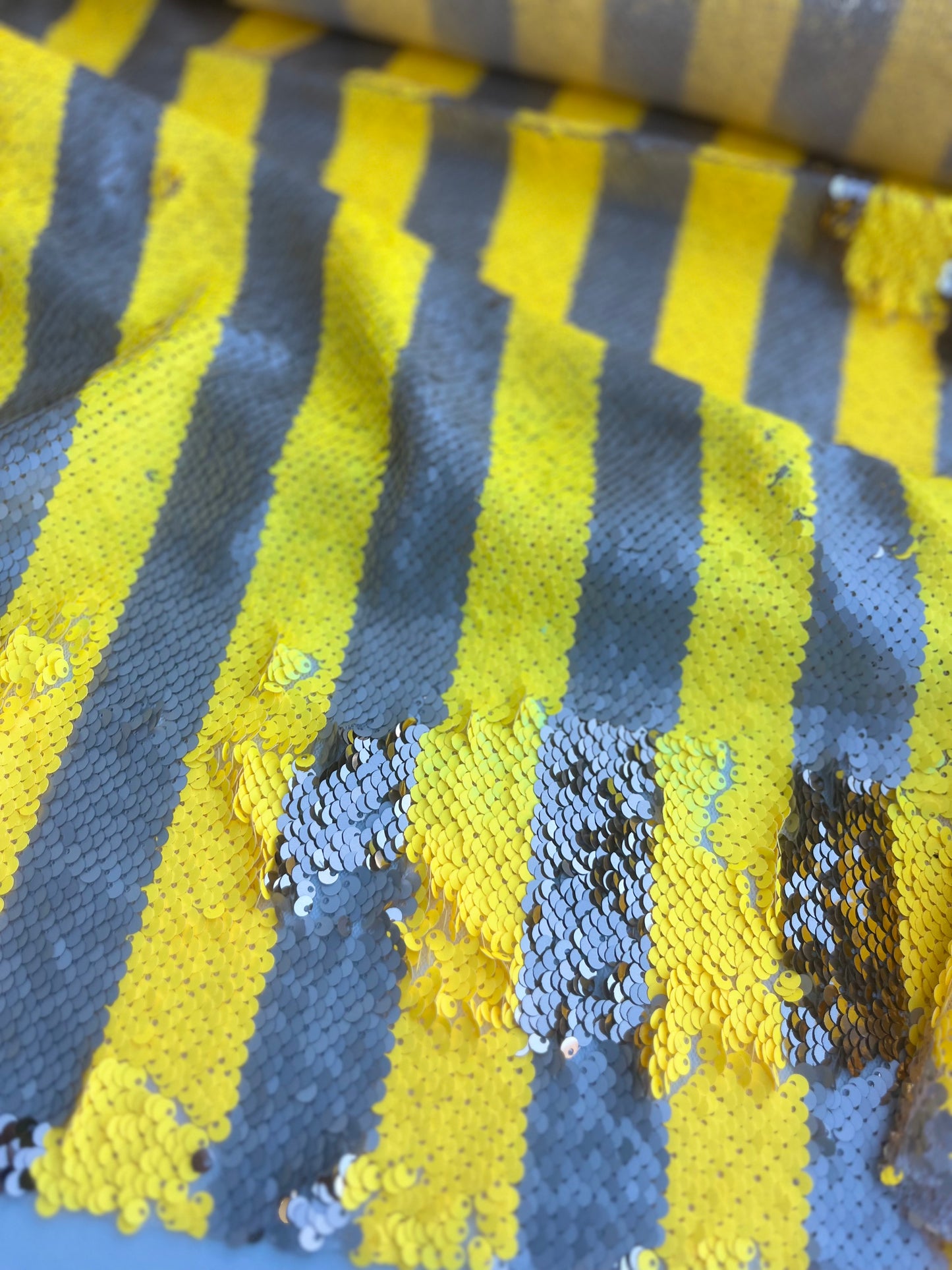 NENA 016 mesh sequins yellow fluo stripes