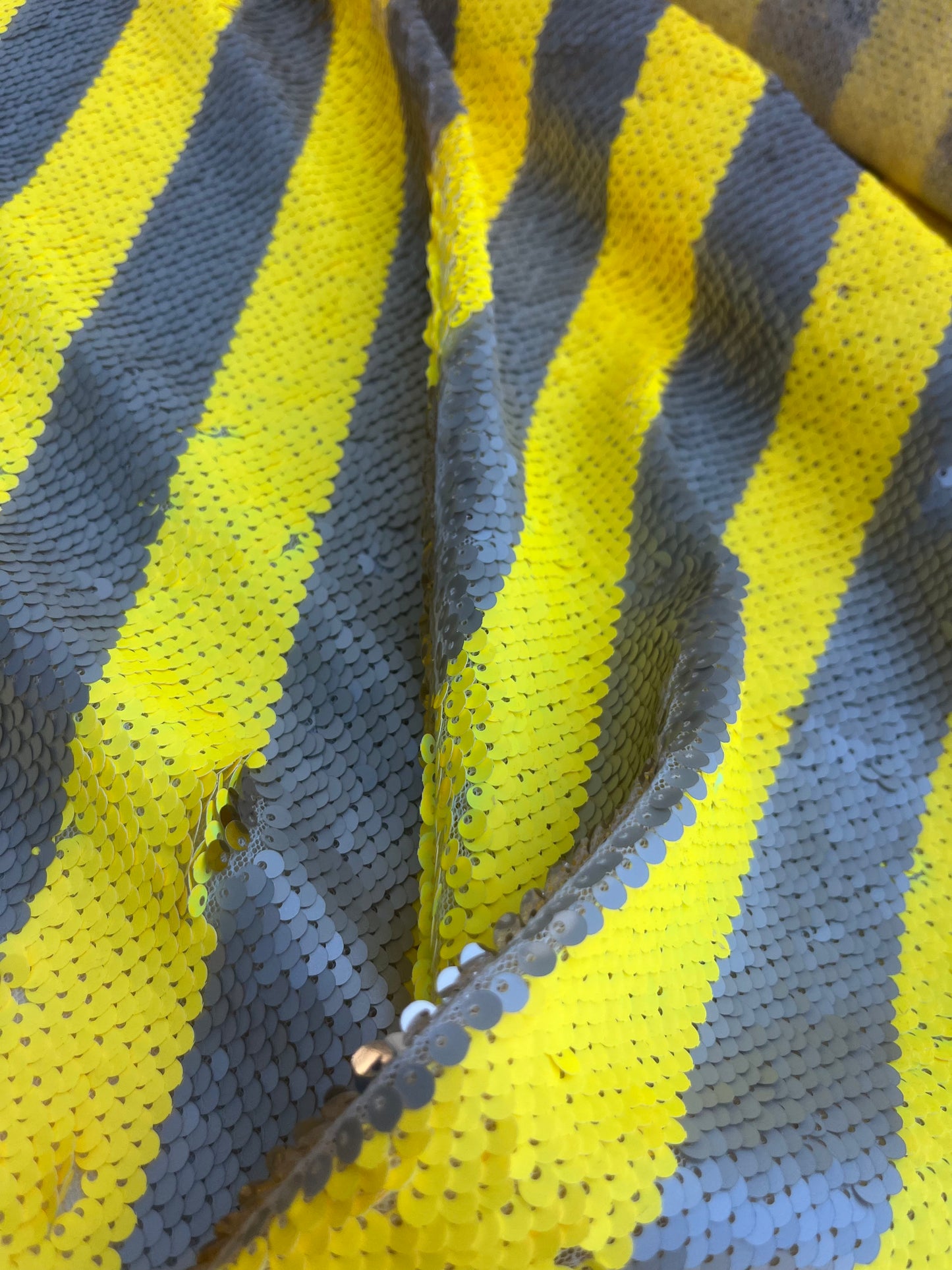 NENA 016 mesh sequins yellow fluo stripes