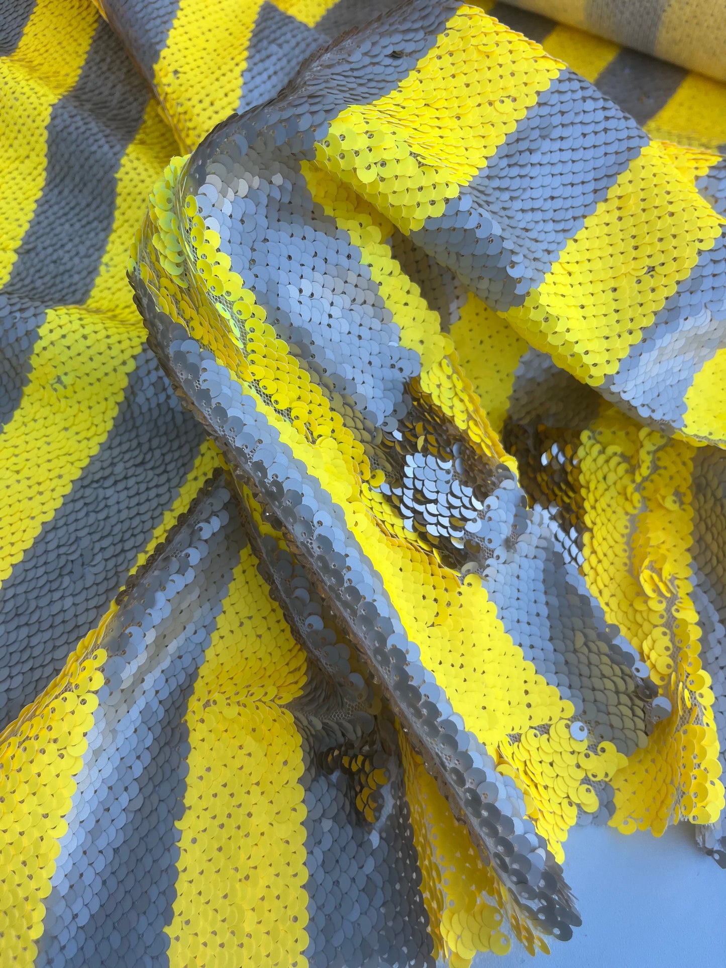 NENA 016 mesh sequins yellow fluo stripes