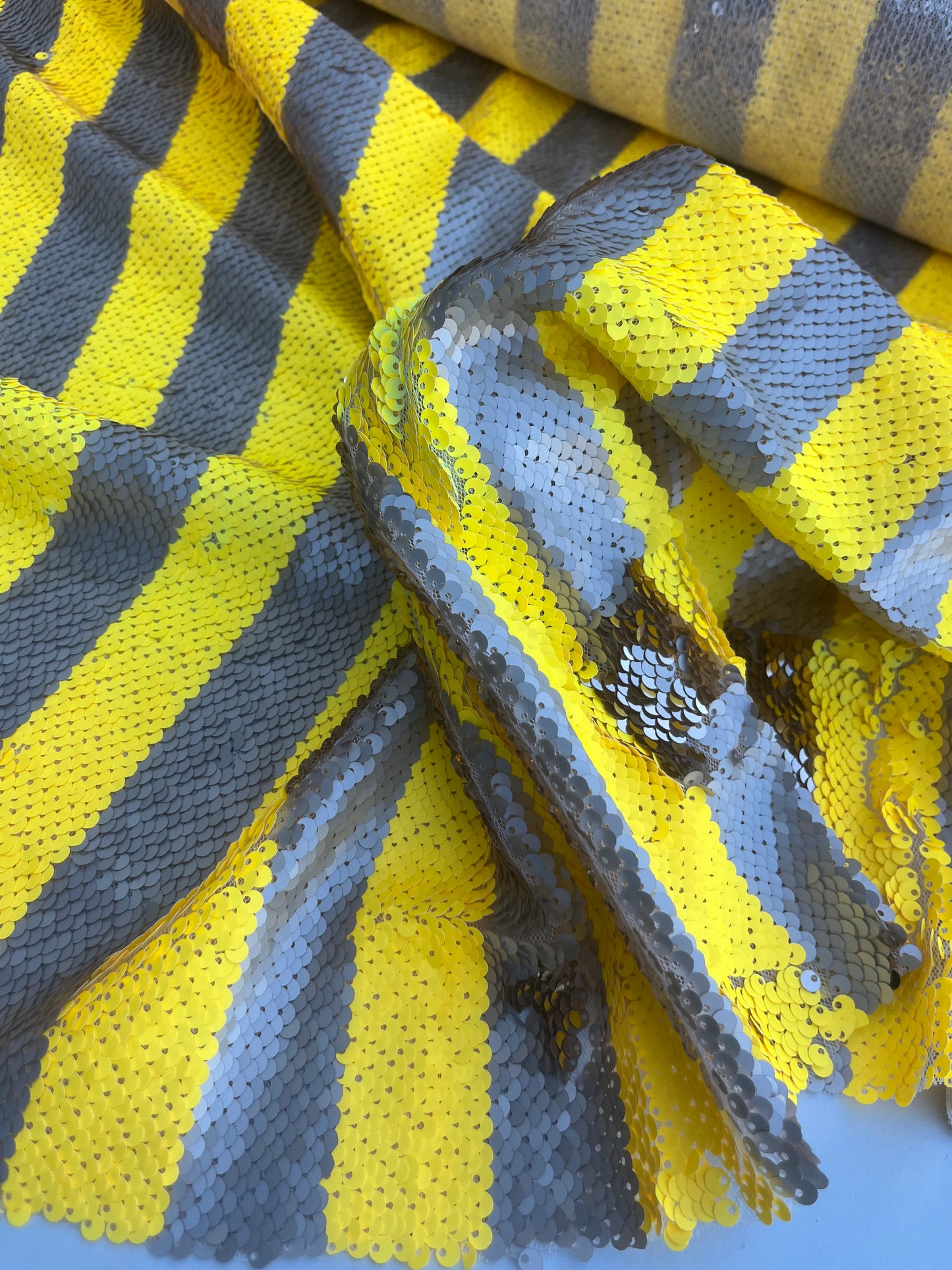 NENA 016 mesh sequins yellow fluo stripes