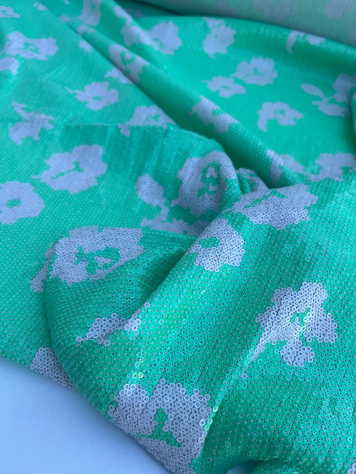 NENA 019 mesh sequins green flowers