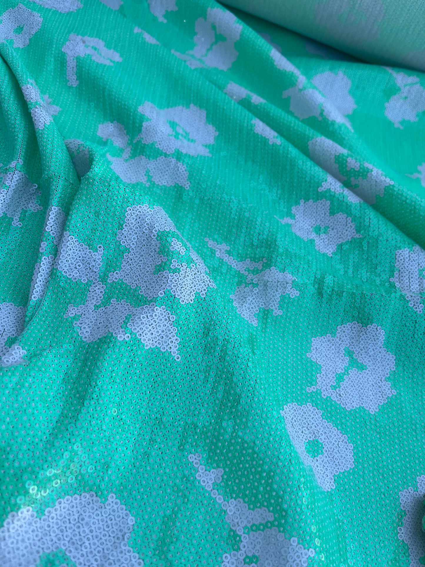 NENA 019 mesh sequins green flowers