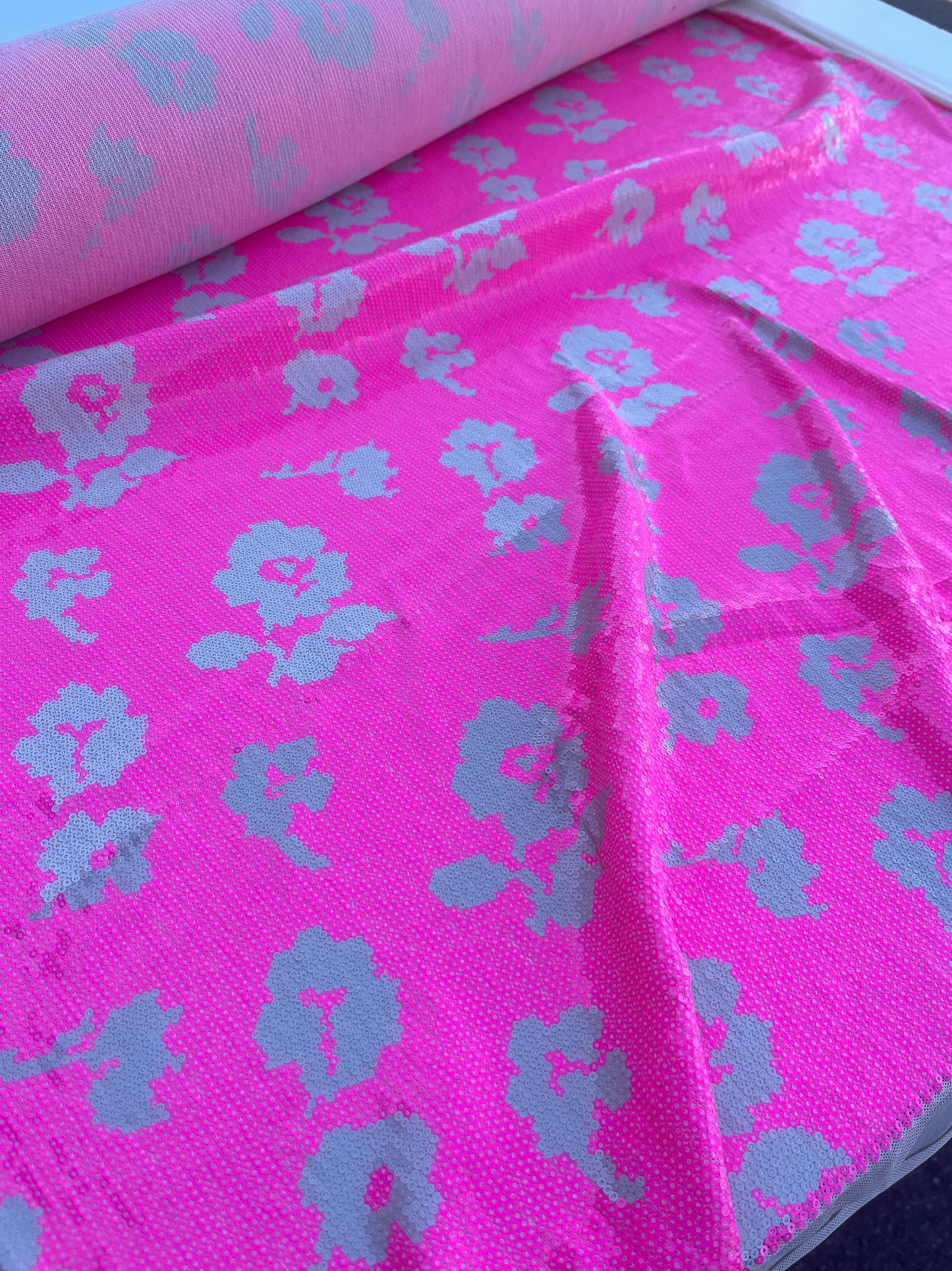 LC NENA 015 mesh sequins fuchsia flowers