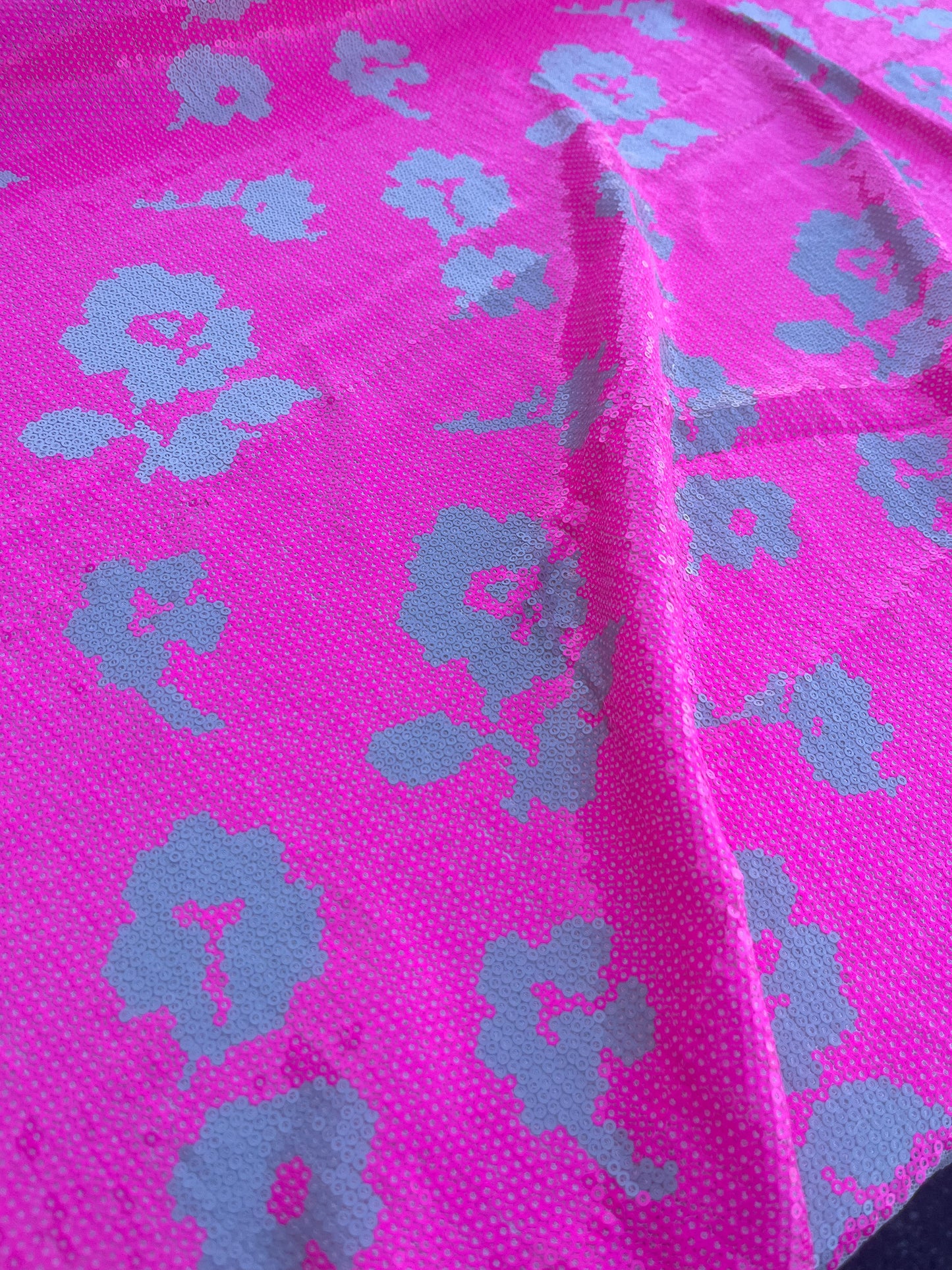 LC NENA 015 mesh sequins fuchsia flowers