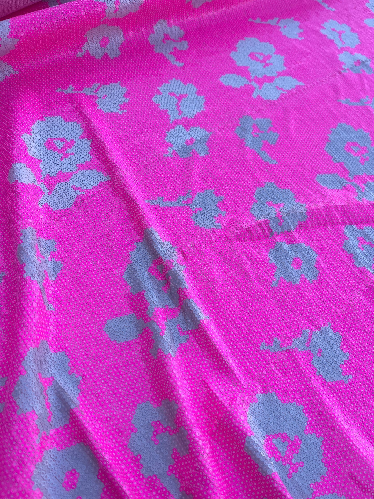 LC NENA 015 mesh sequins fuchsia flowers