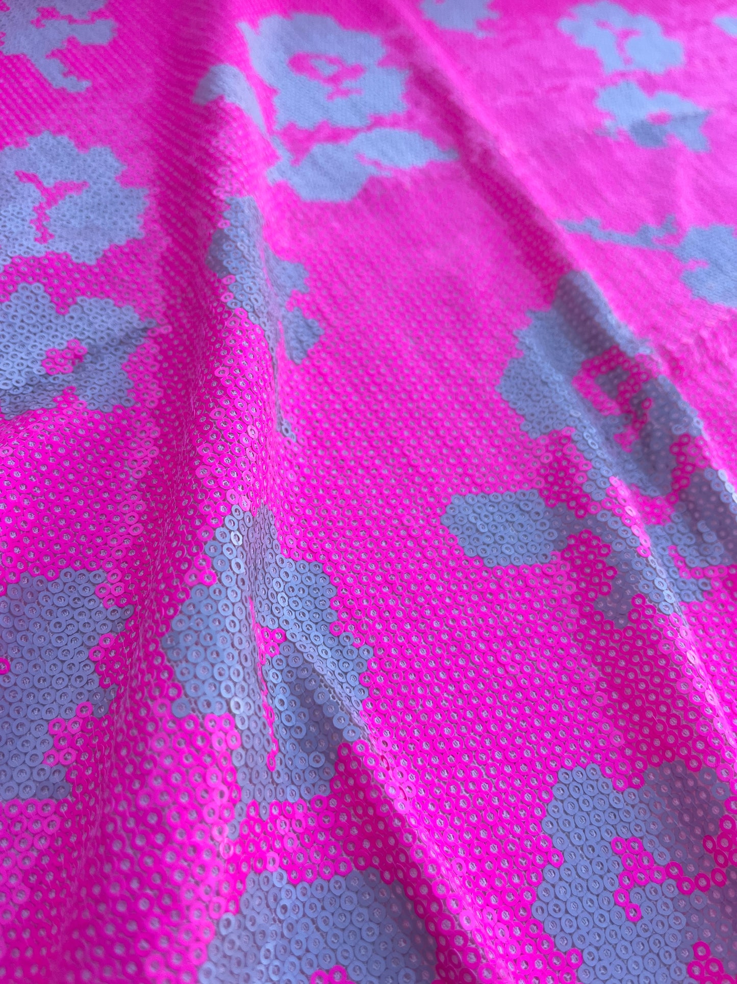 LC NENA 015 mesh sequins fuchsia flowers