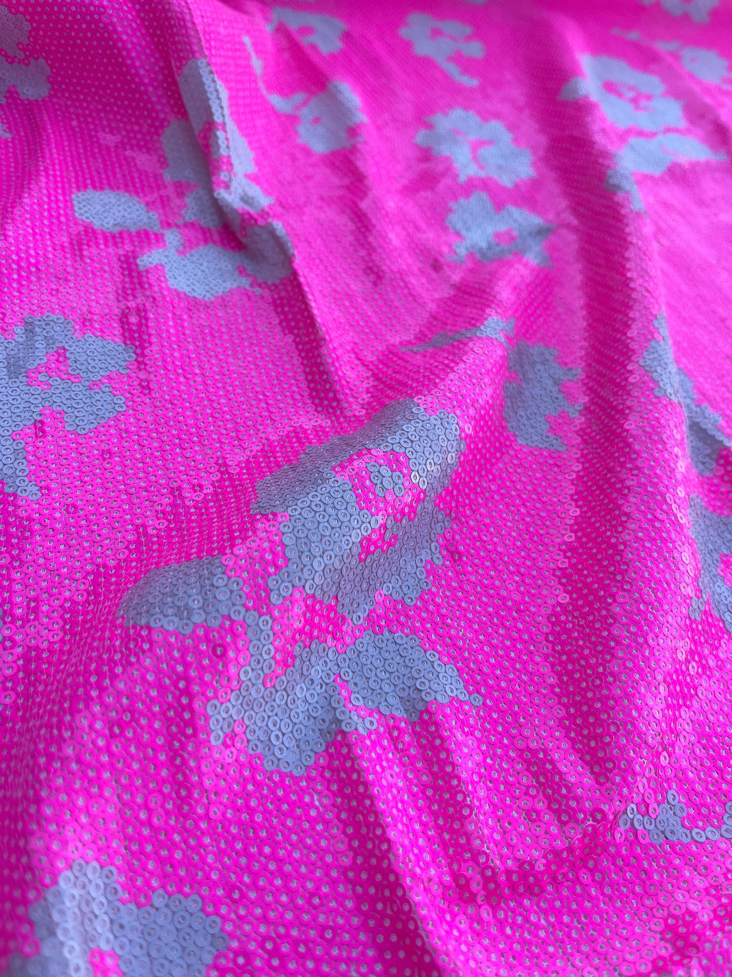 LC NENA 015 mesh sequins fuchsia flowers