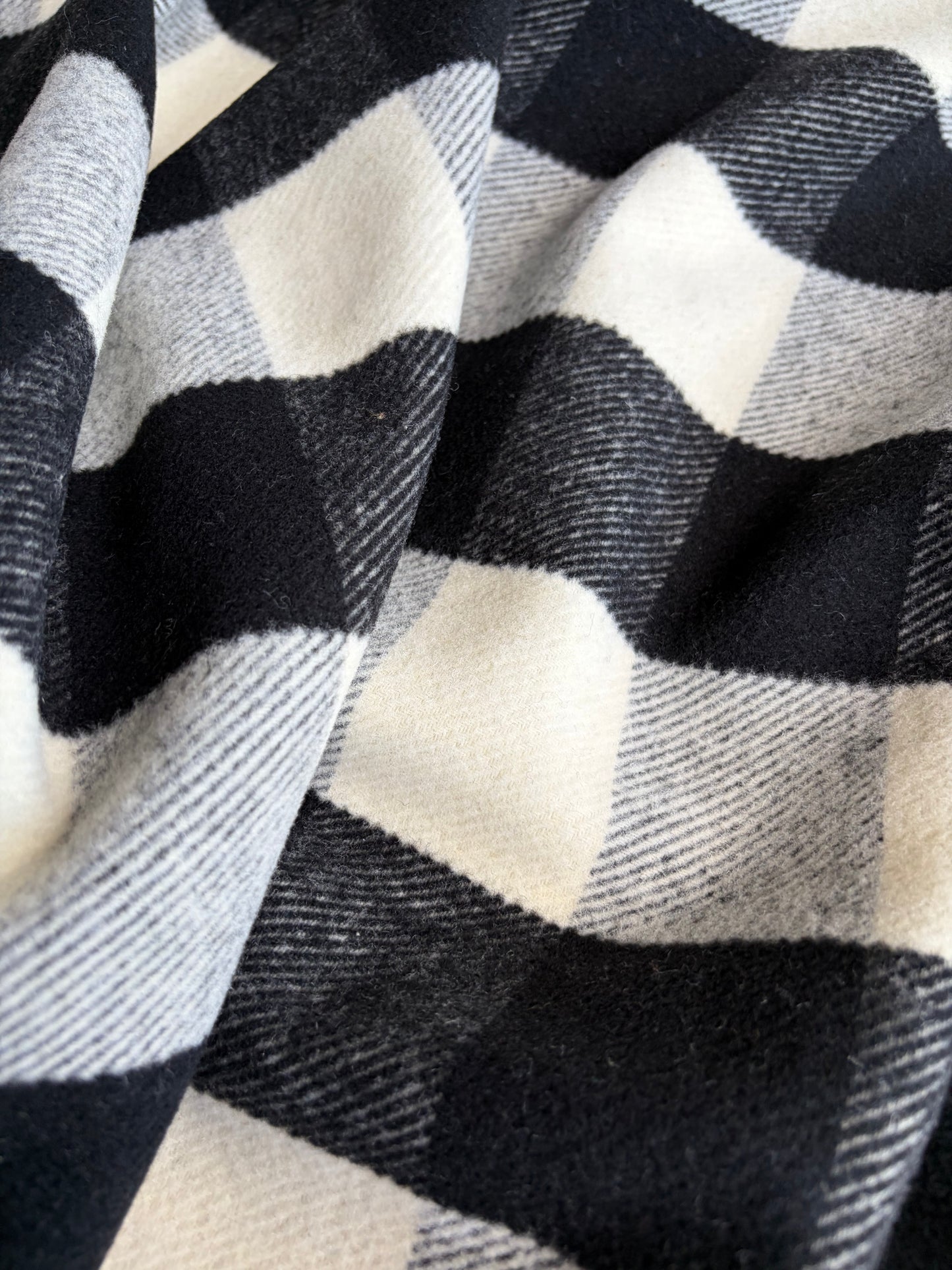 CELIA 031 heavy wool check black/white