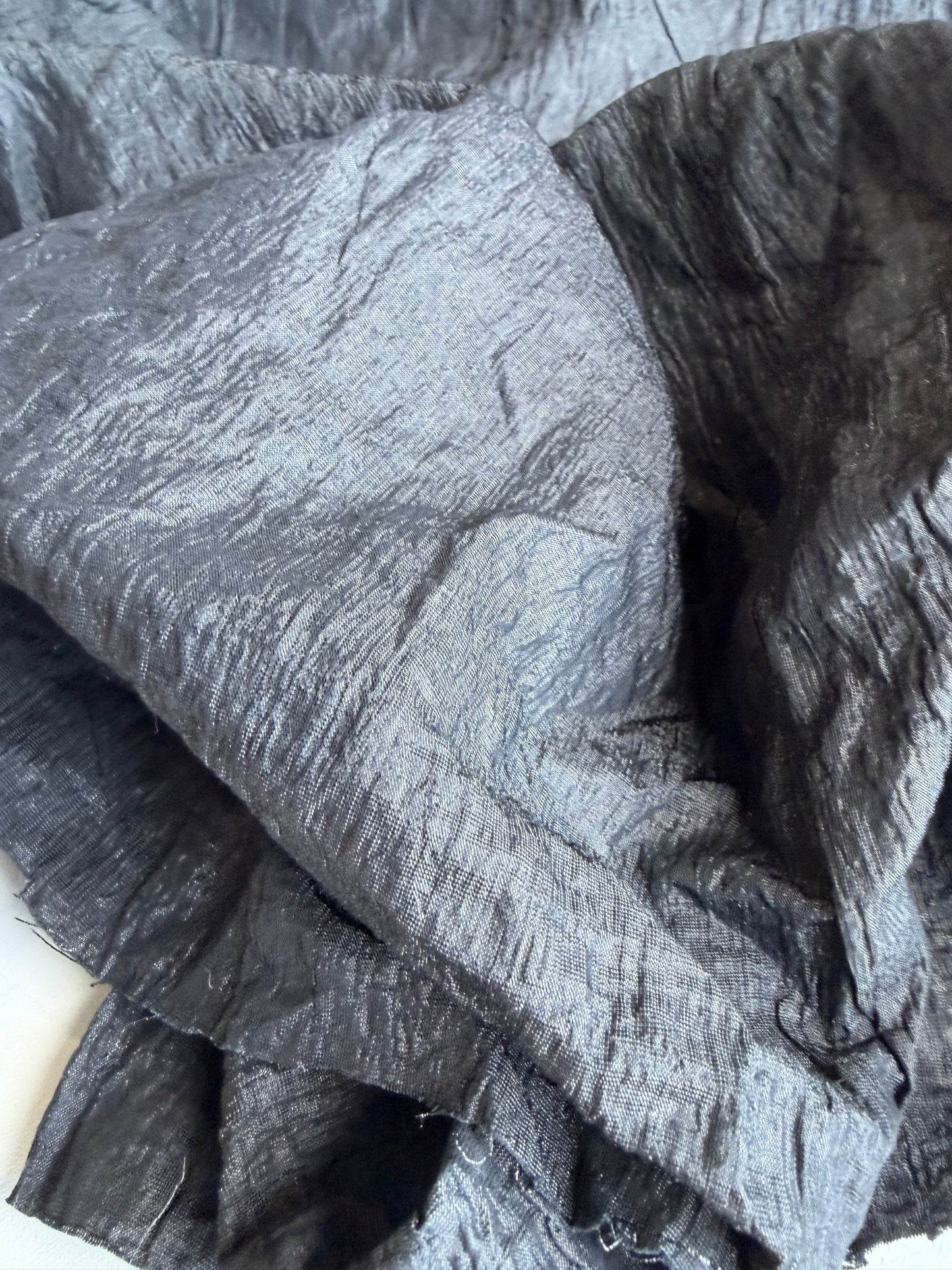 CELIA 034 crushed viscose with metal yarns black