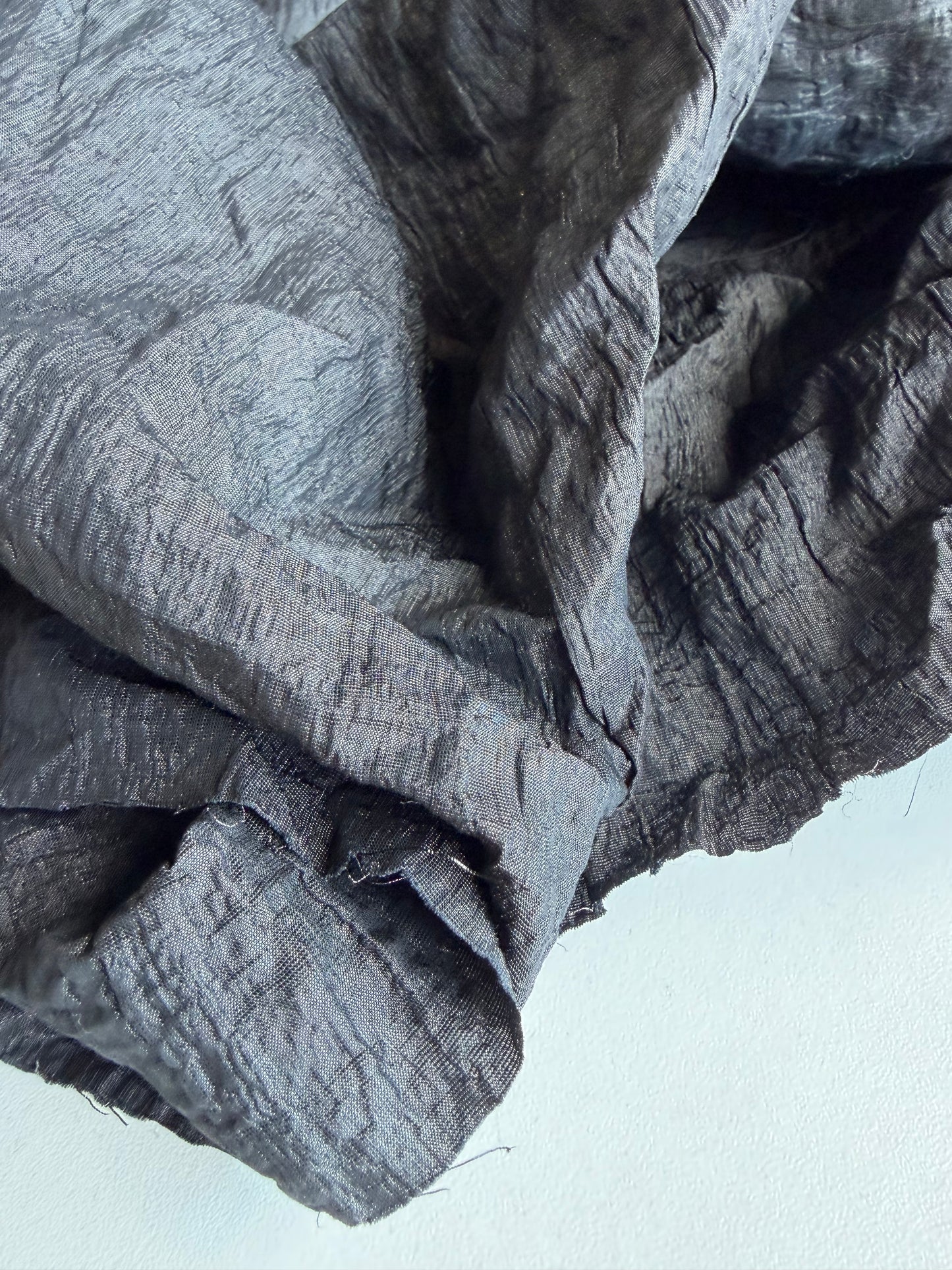 CELIA 034 crushed viscose with metal yarns black