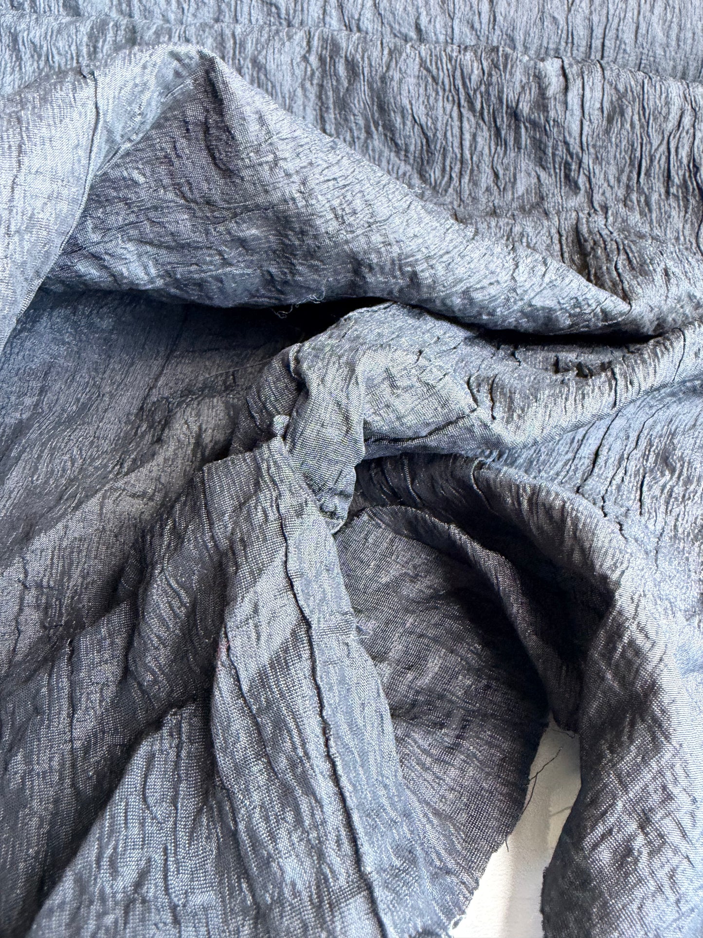 CELIA 034 crushed viscose with metal yarns black