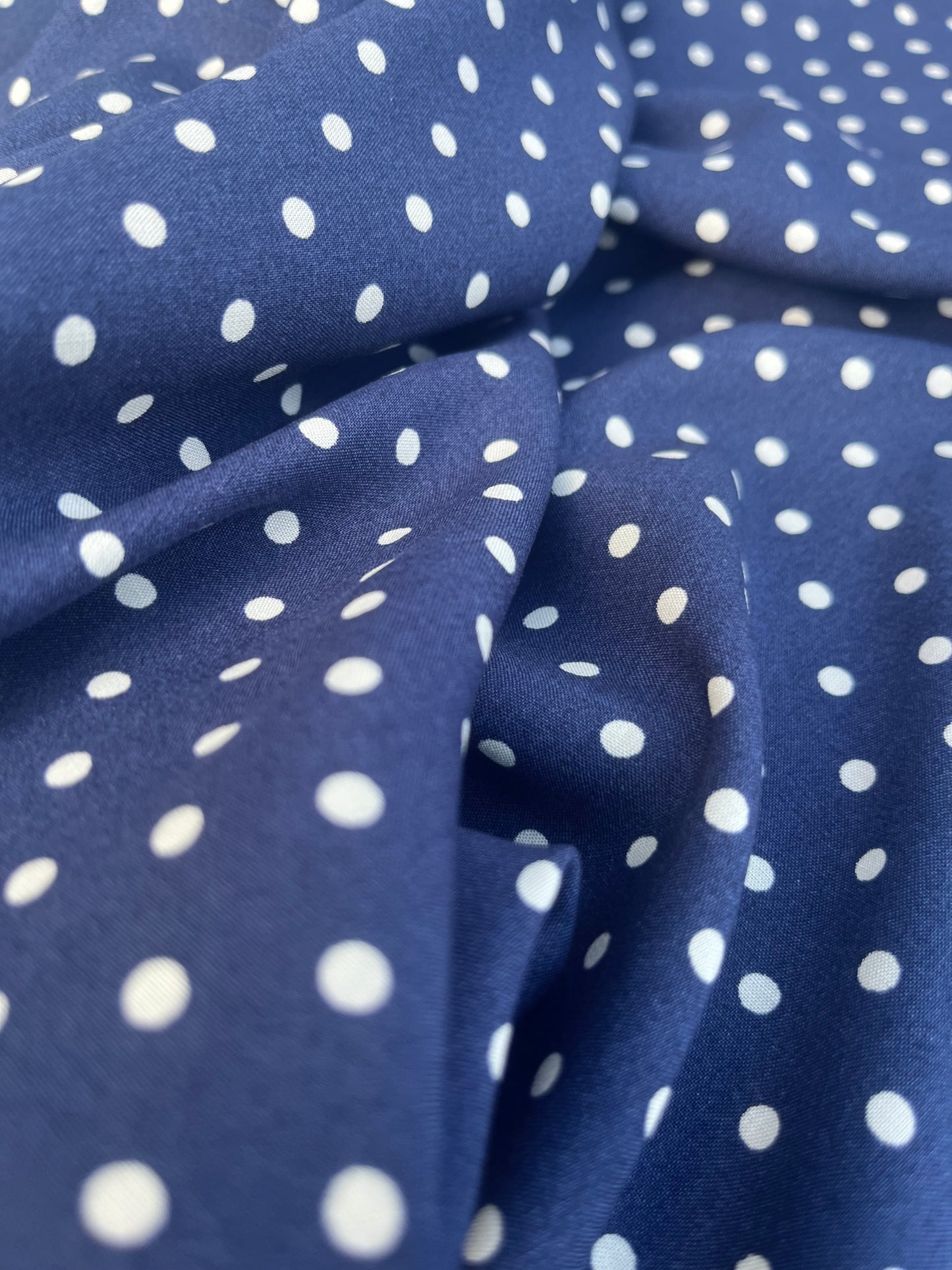 Blandine 042 viscose dots navy/ecru