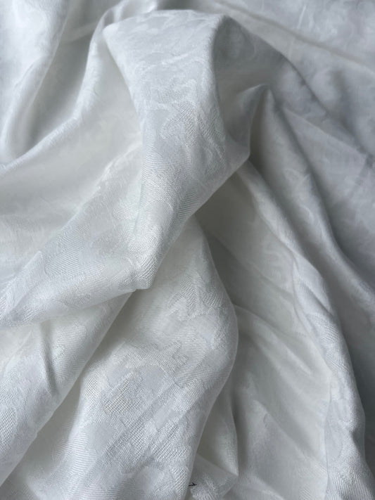 MAYA 006 lightweight viscose jacquard off white