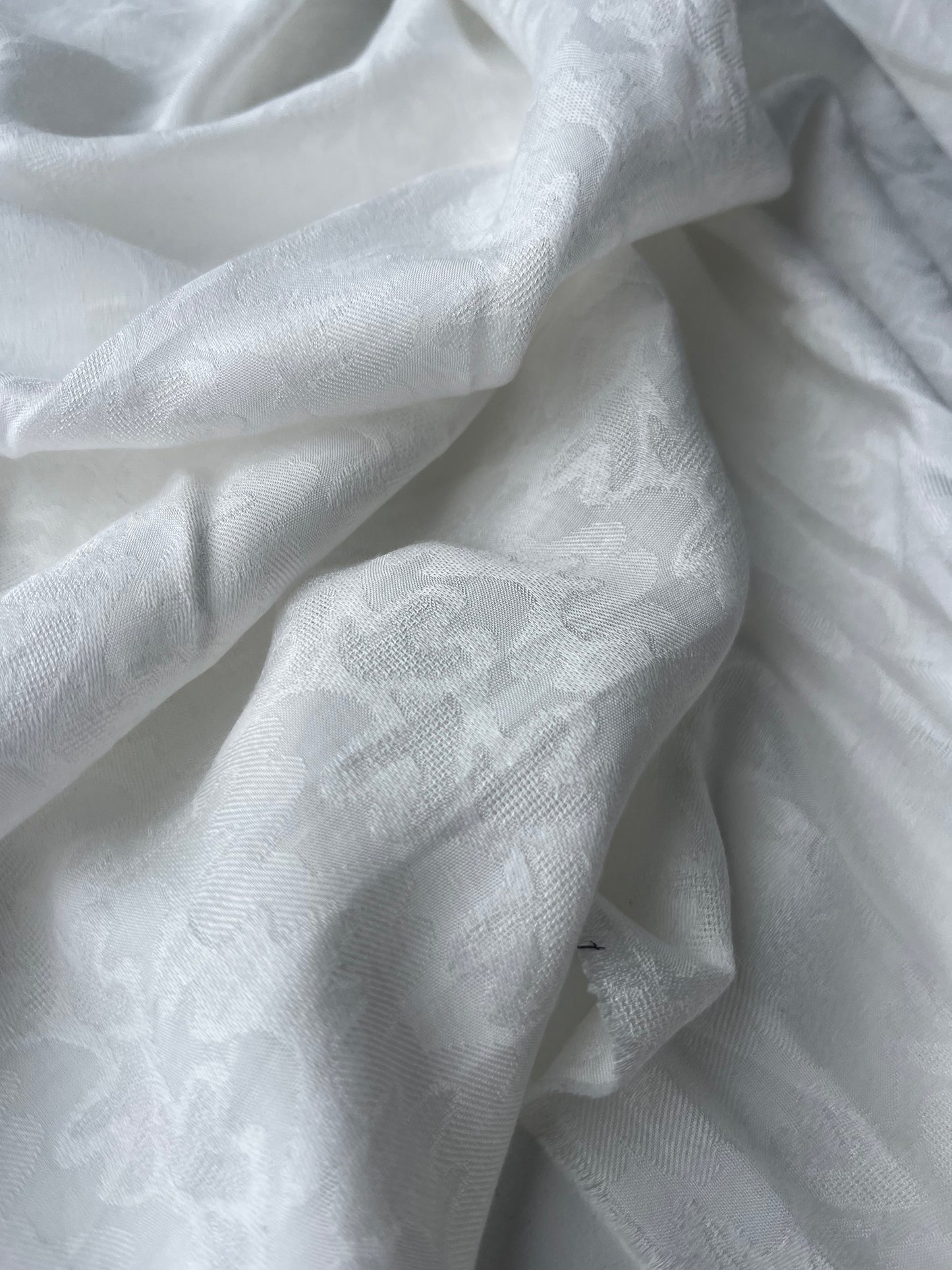 MAYA 006 lightweight viscose jacquard off white