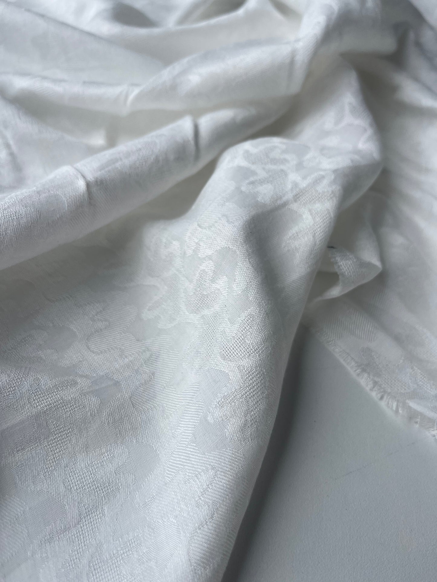MAYA 006 lightweight viscose jacquard off white