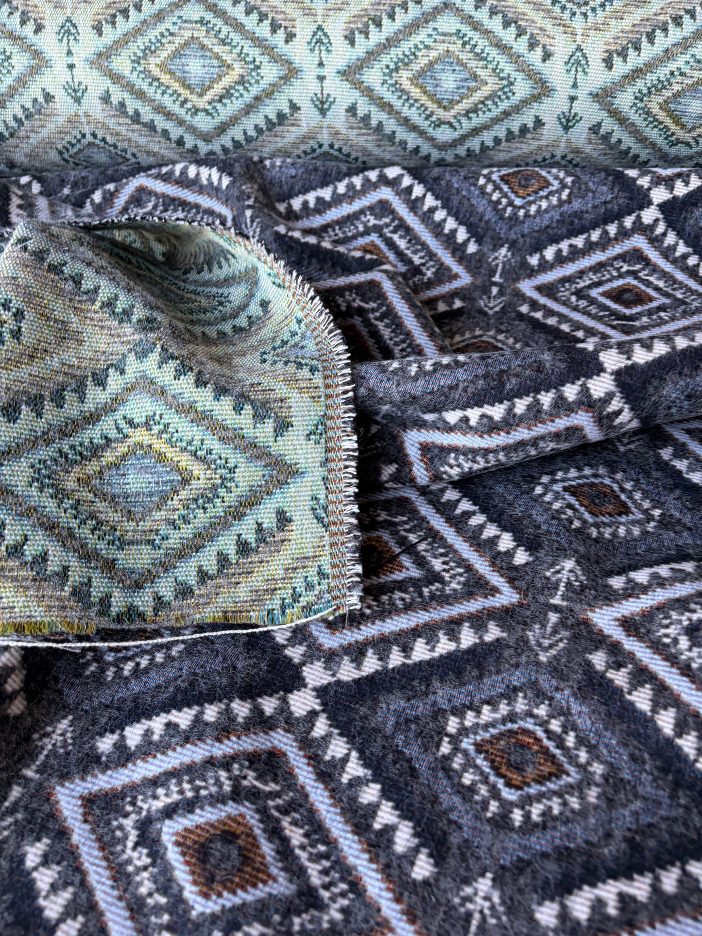 CELIA 052  heavy wool jacaquard