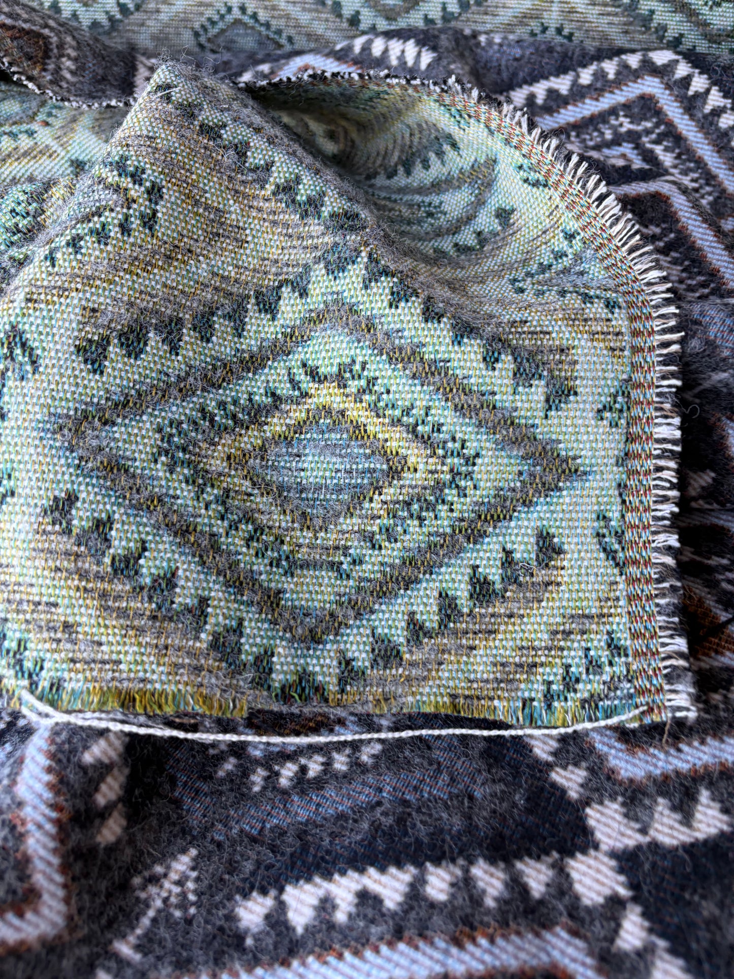CELIA 052  heavy wool jacaquard