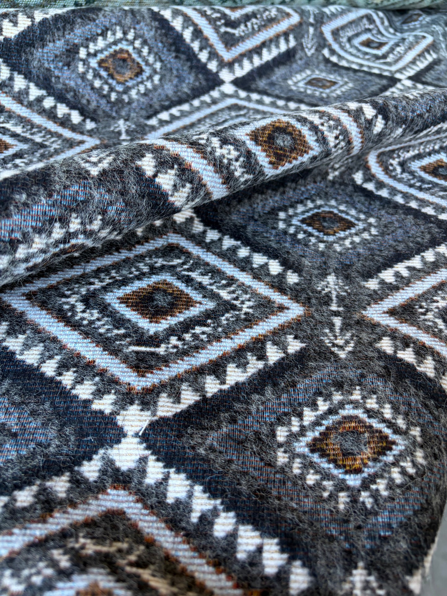 CELIA 052  heavy wool jacaquard