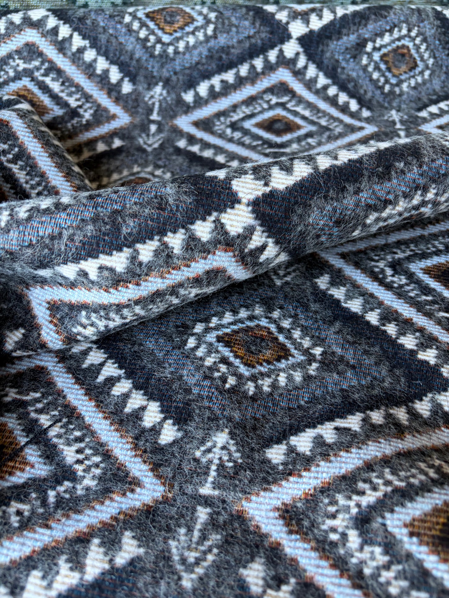 CELIA 052  heavy wool jacaquard