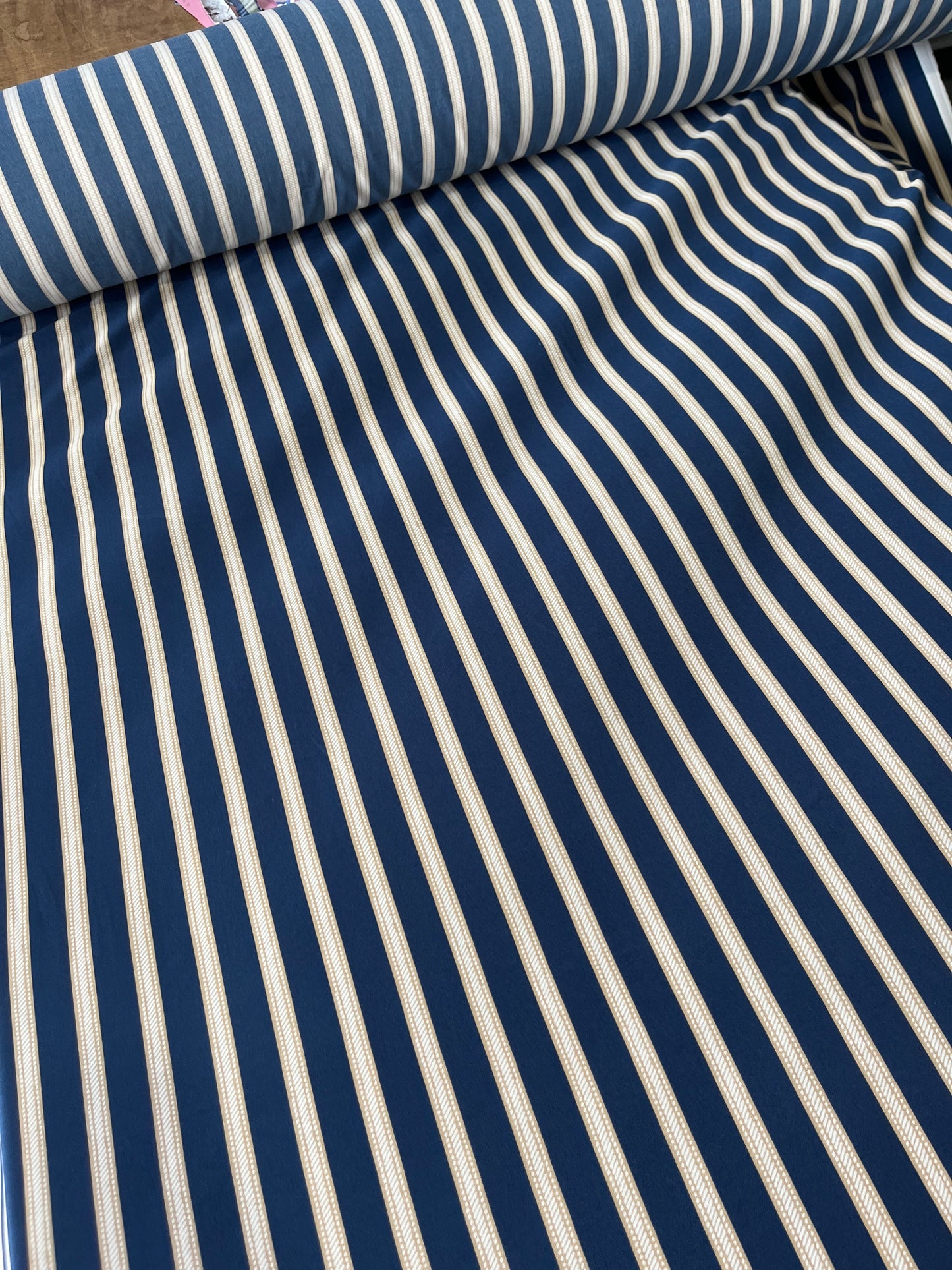 D02 D6 stripes with stretch