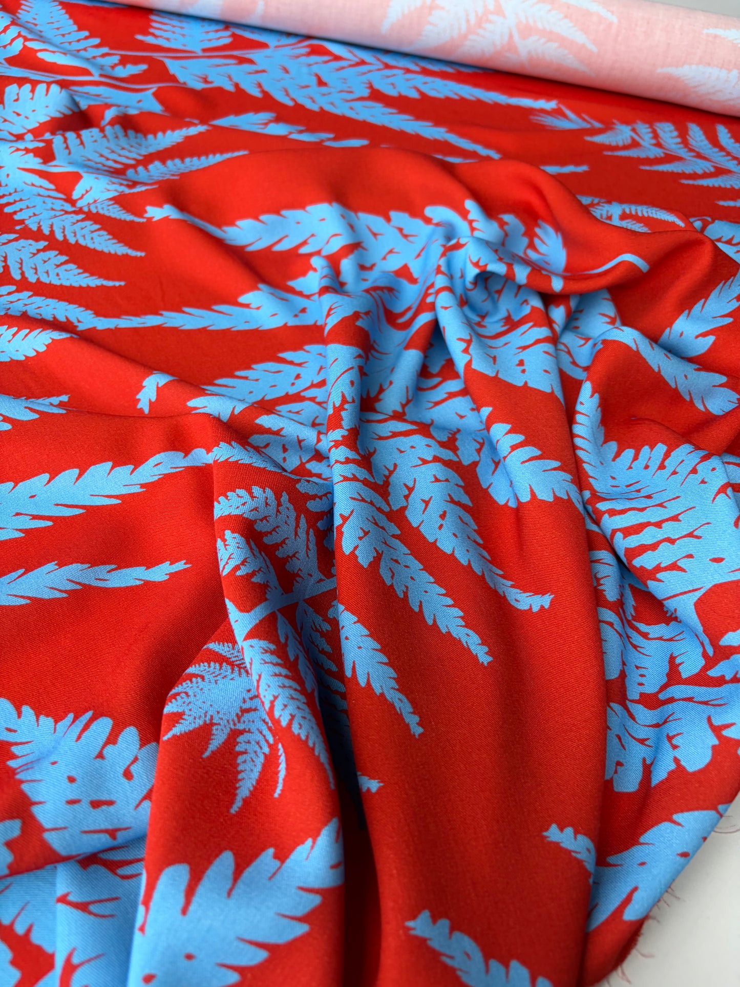 GAIL 036 viscose twill print red/blue