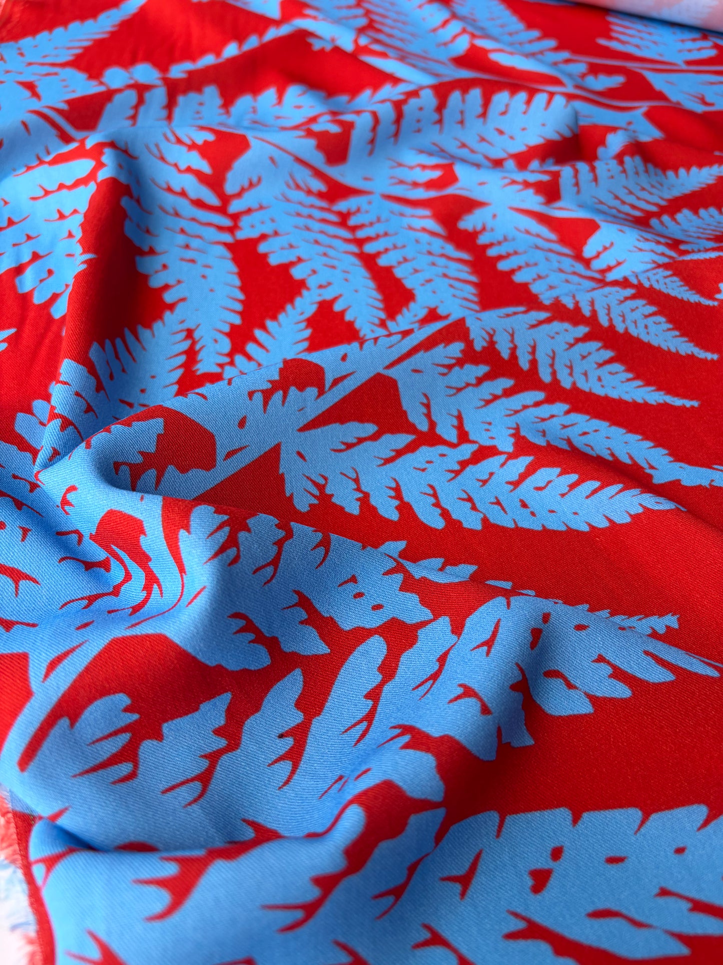 GAIL 036 viscose twill print red/blue