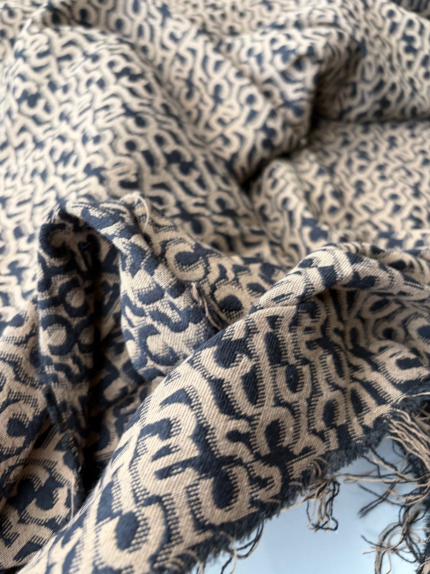HOLLY 015 camel/black logo wool jacquard