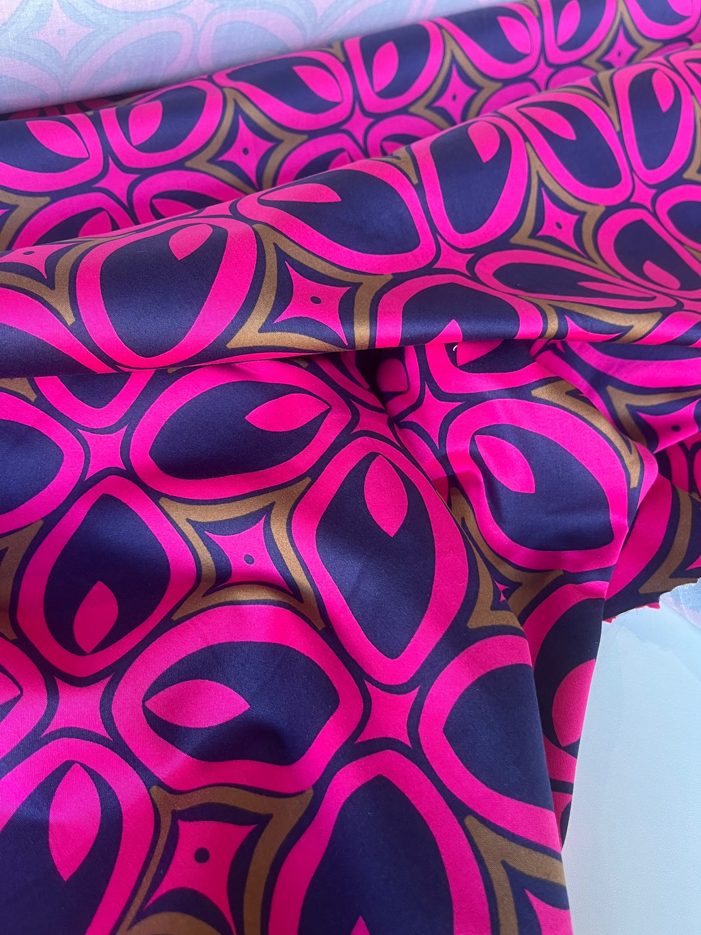 MARTY 004 cotton satin stretch geometrical round lines navy fuchsia