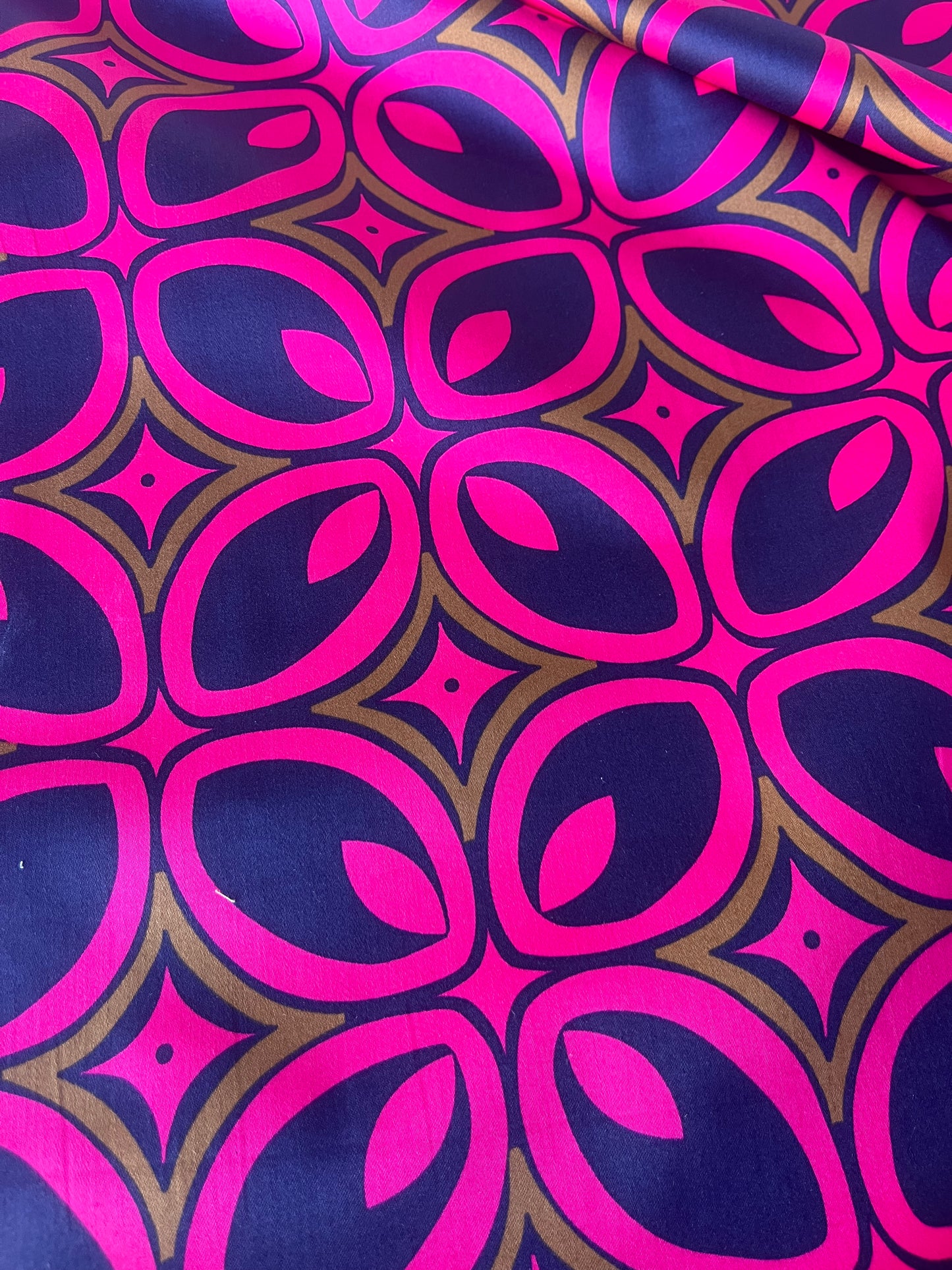 MARTY 004 cotton satin stretch geometrical round lines navy fuchsia