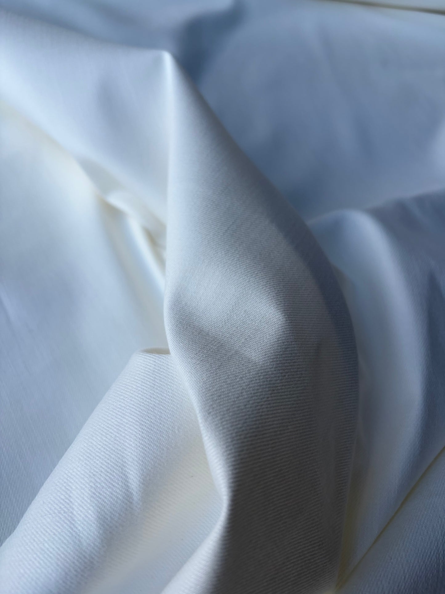 ISE 005 off-white cotton stretch broken twill