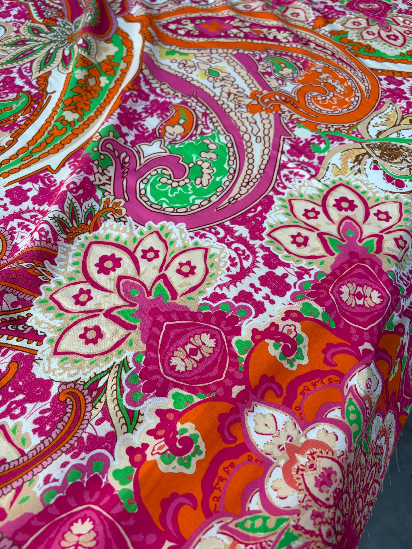 HOMER 001 viscose print fuchsia/orange paisley