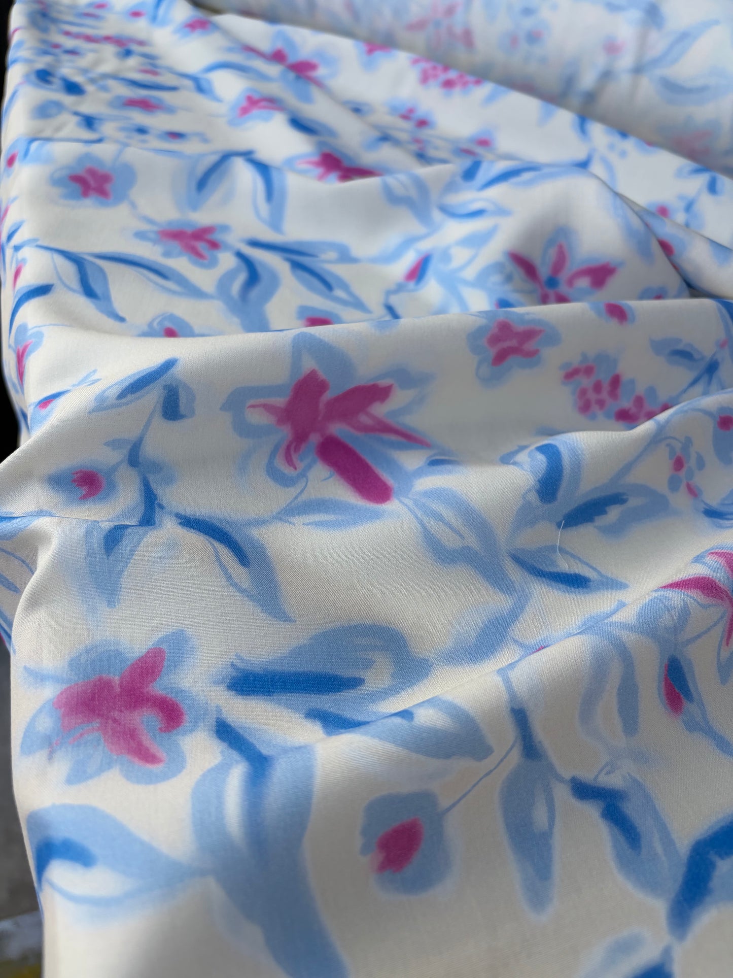 HOMER 003 viscose print faded flowers blue/pink