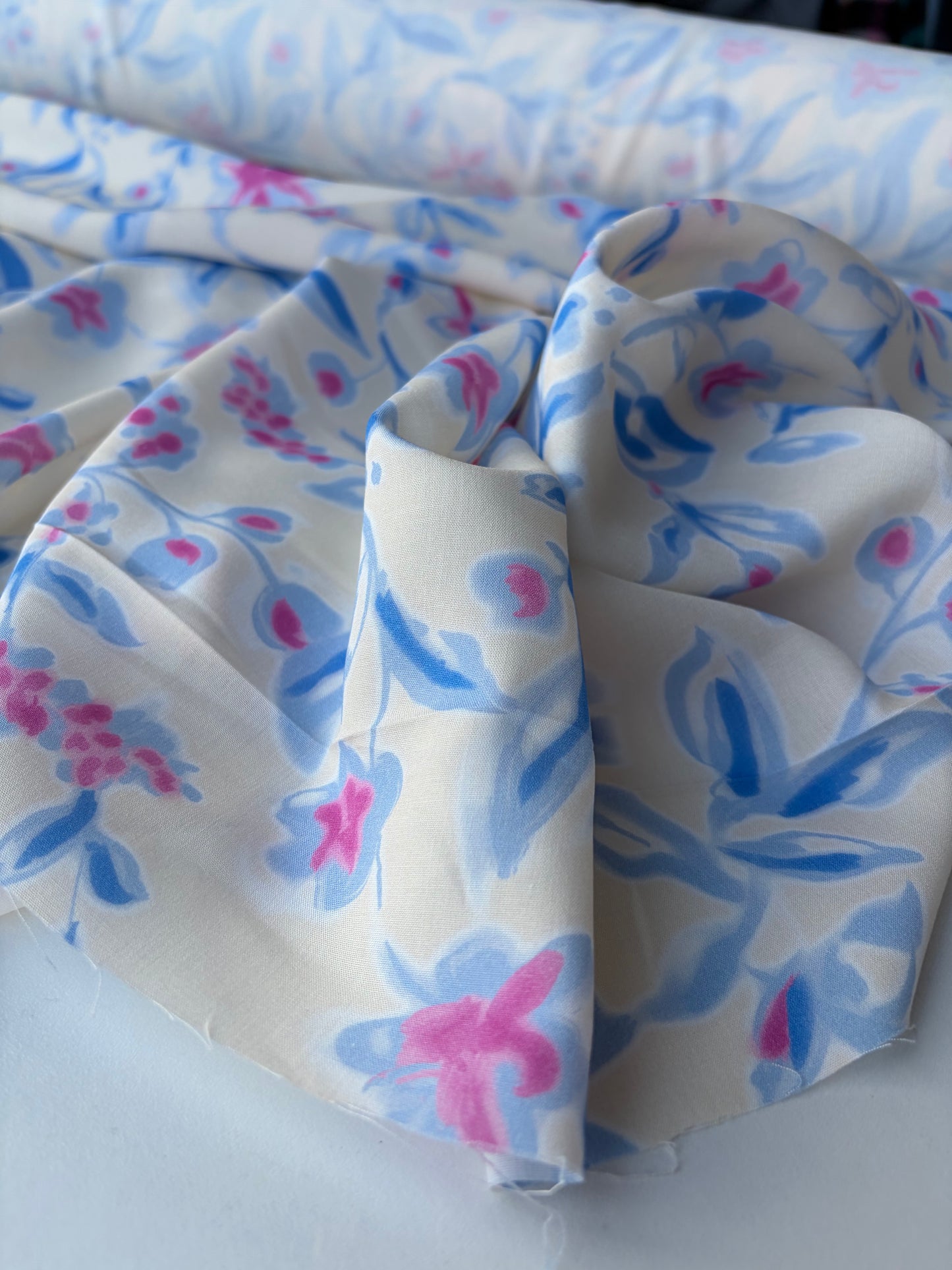 HOMER 003 viscose print faded flowers blue/pink