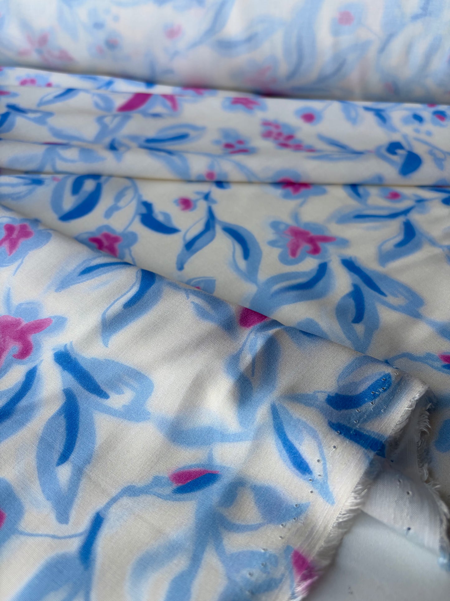 HOMER 003 viscose print faded flowers blue/pink
