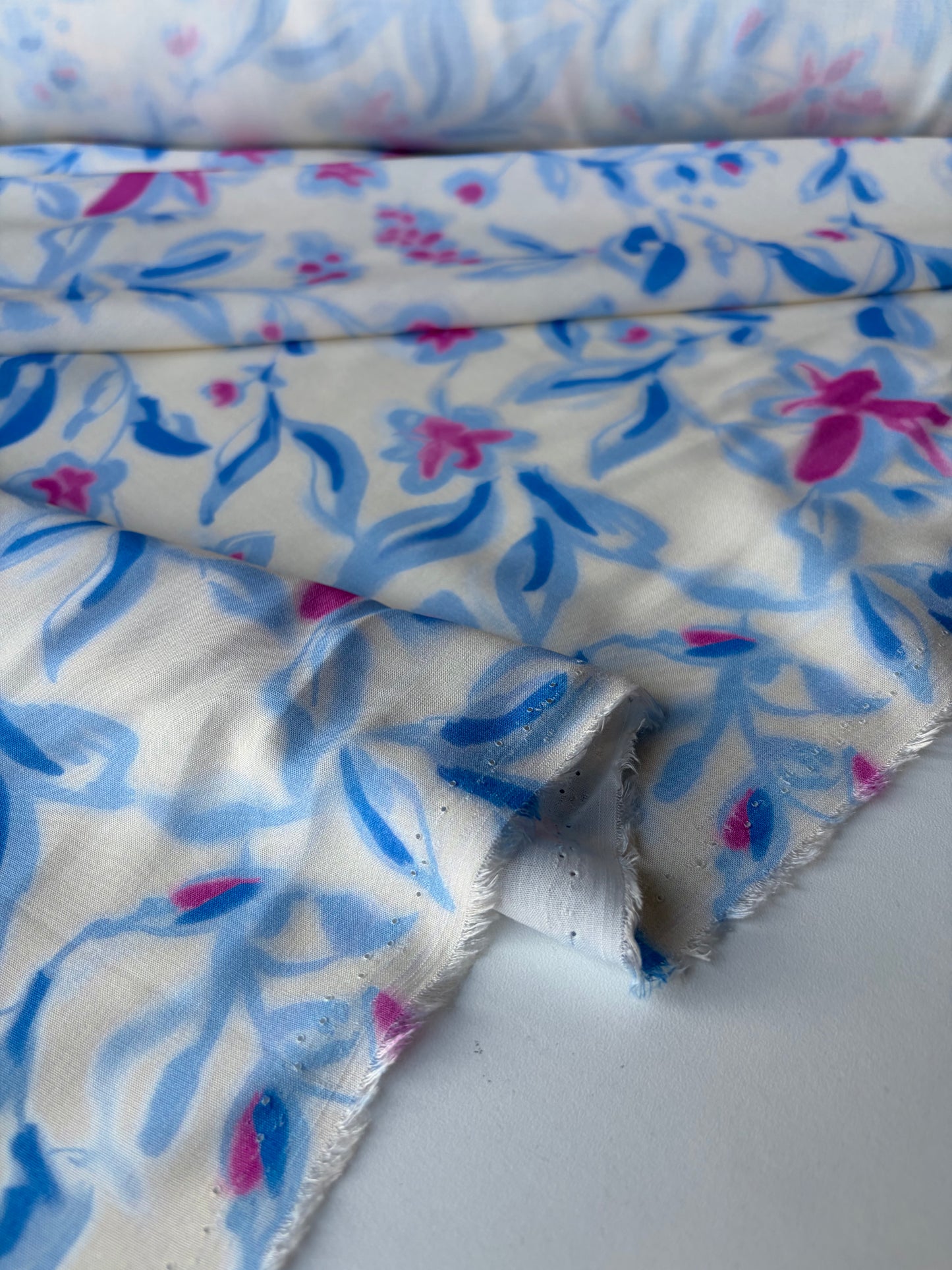 HOMER 003 viscose print faded flowers blue/pink