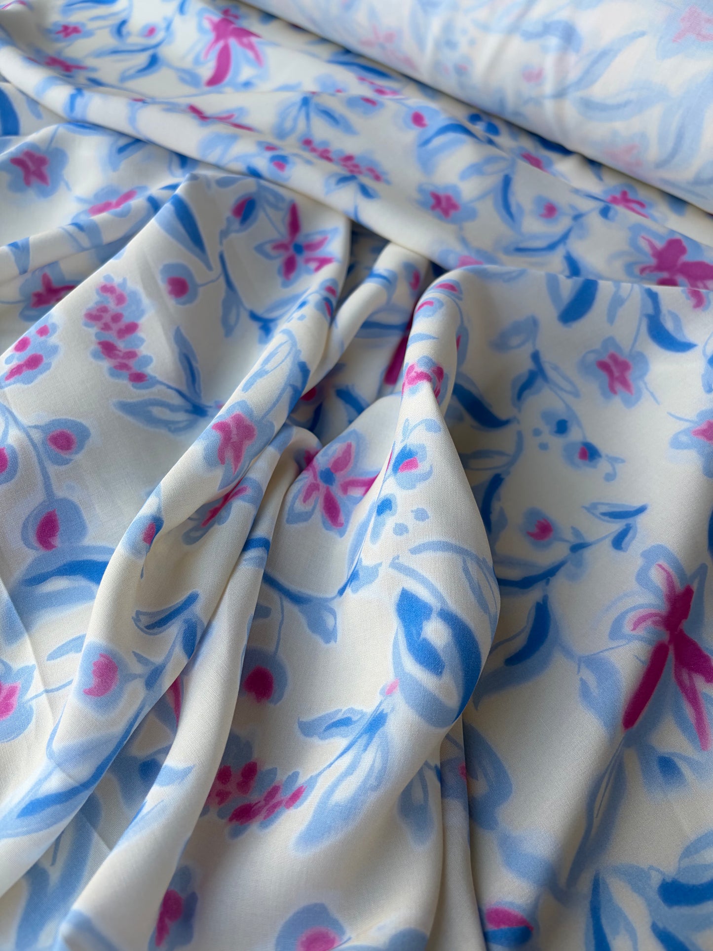 HOMER 003 viscose print faded flowers blue/pink