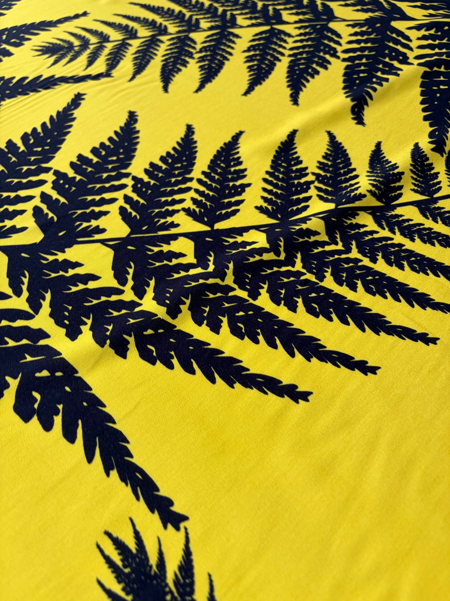 HOMER 005 viscose twill print yellow/black giant leaves