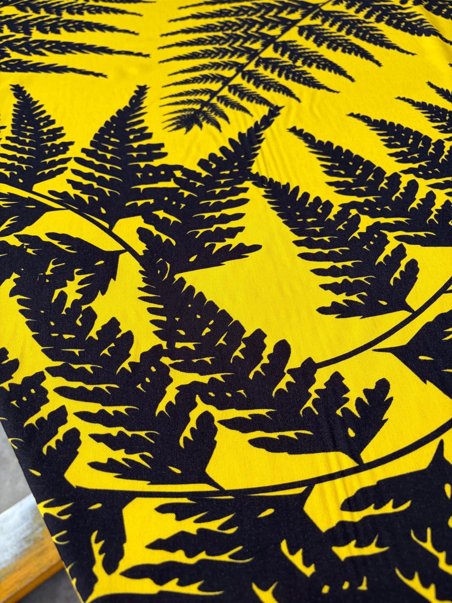 HOMER 005 viscose twill print yellow/black giant leaves