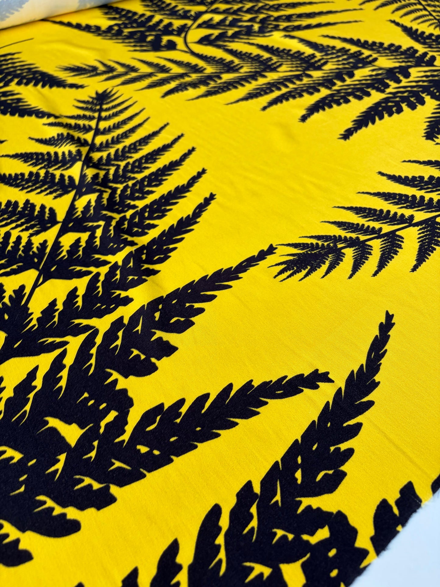HOMER 005 viscose twill print yellow/black giant leaves