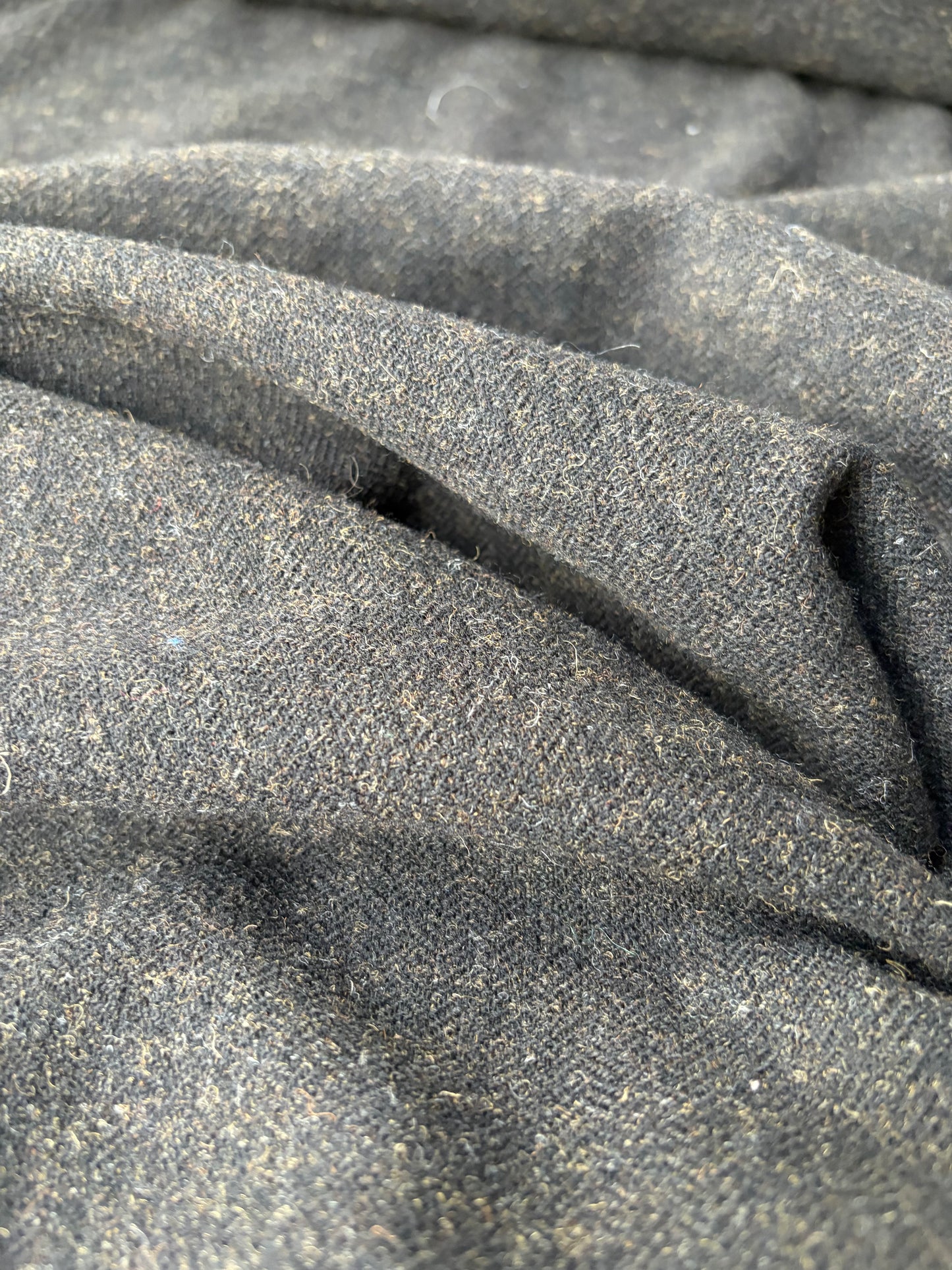 ISE 011 brown carded wool